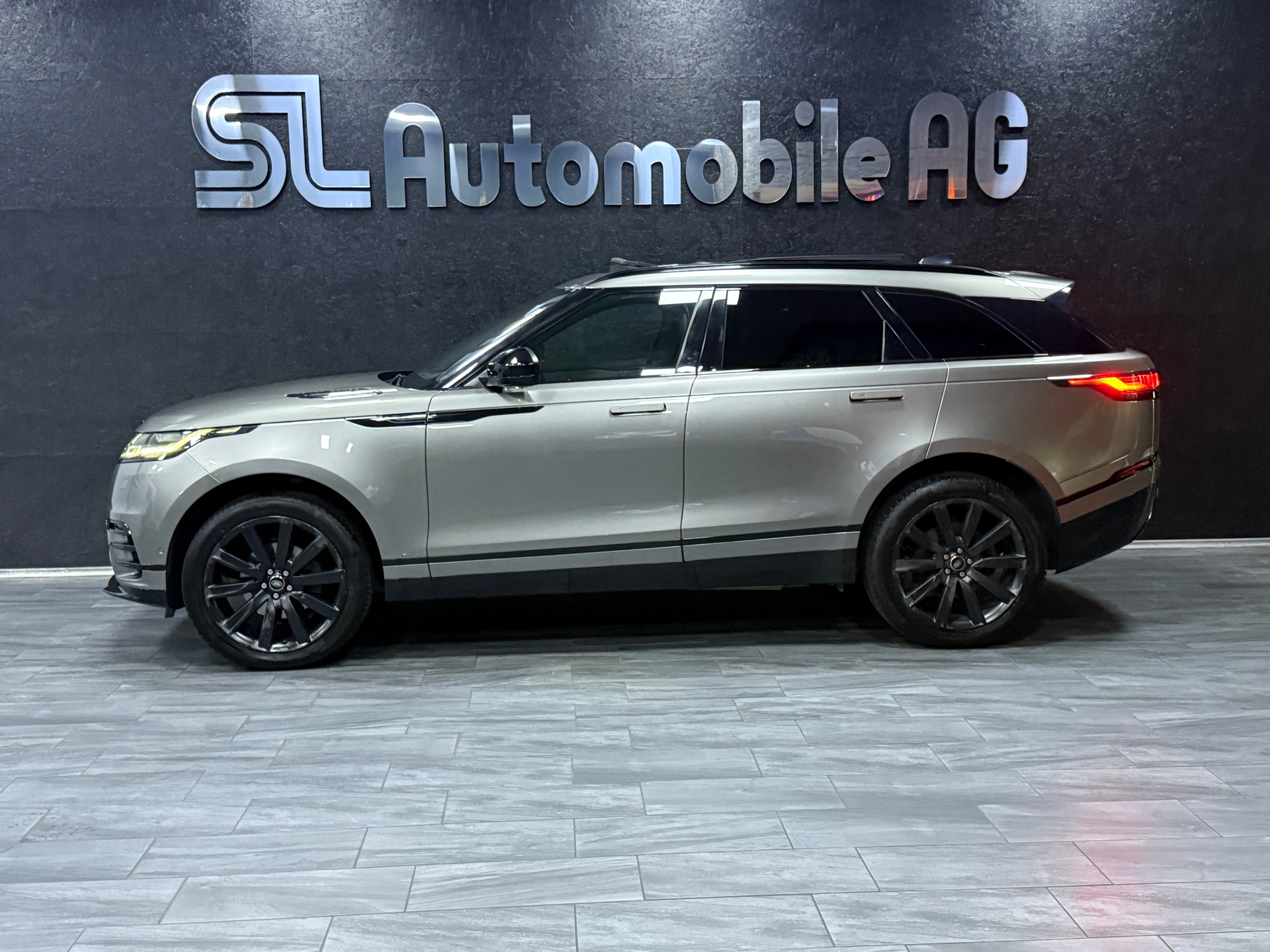 LAND ROVER Range Rover Velar R-Dynamic P 250 SE Automatic-showroom-element-3