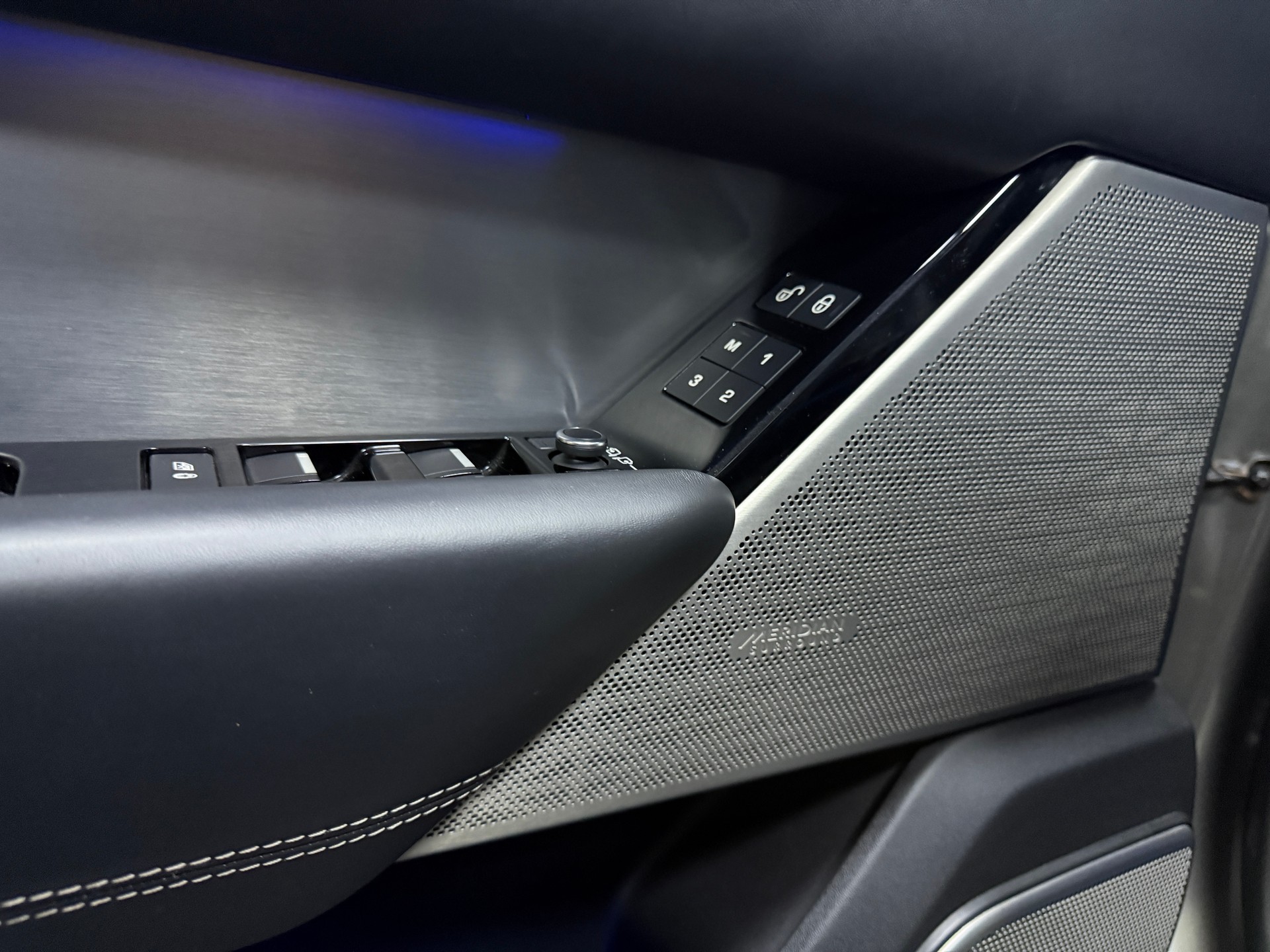 LAND ROVER Range Rover Velar R-Dynamic P 250 SE Automatic-image-11