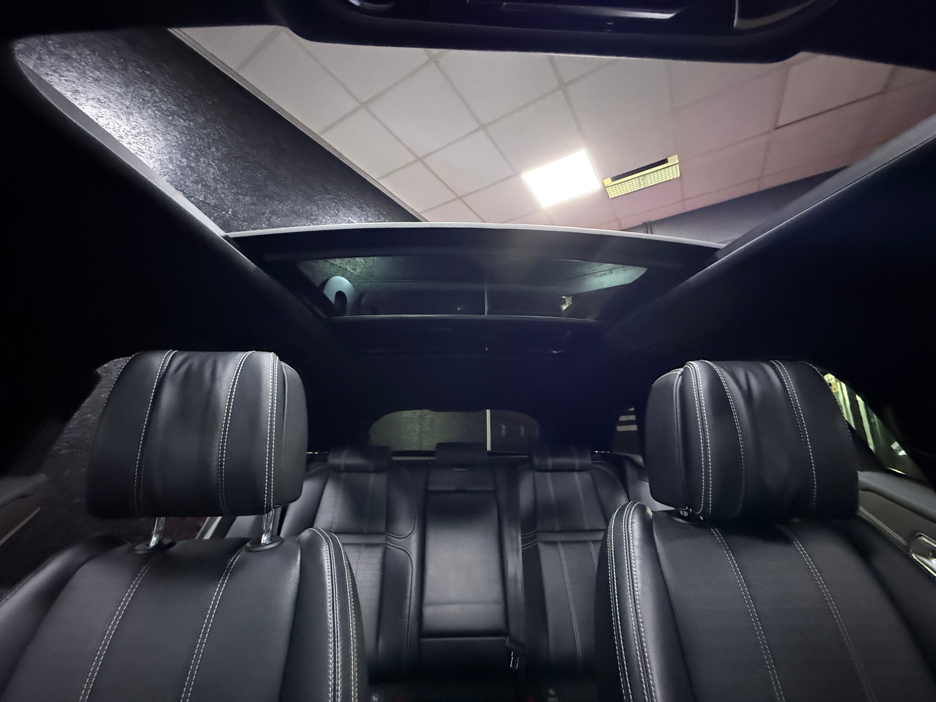 LAND ROVER Range Rover Velar R-Dynamic P 250 SE Automatic-image-10