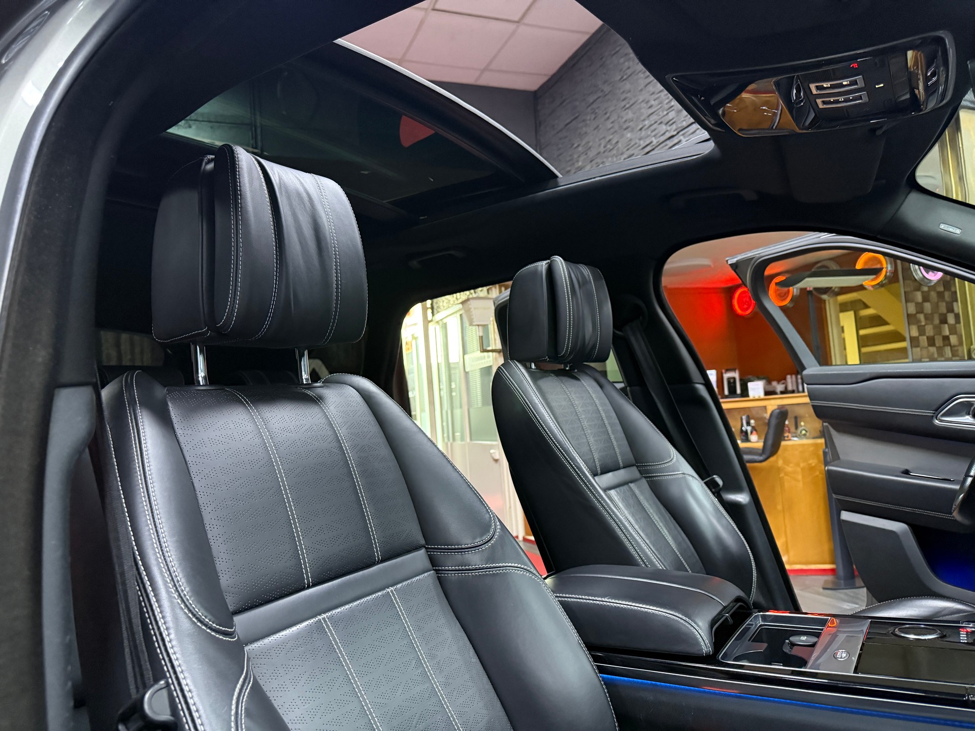 LAND ROVER Range Rover Velar R-Dynamic P 250 SE Automatic-image-9