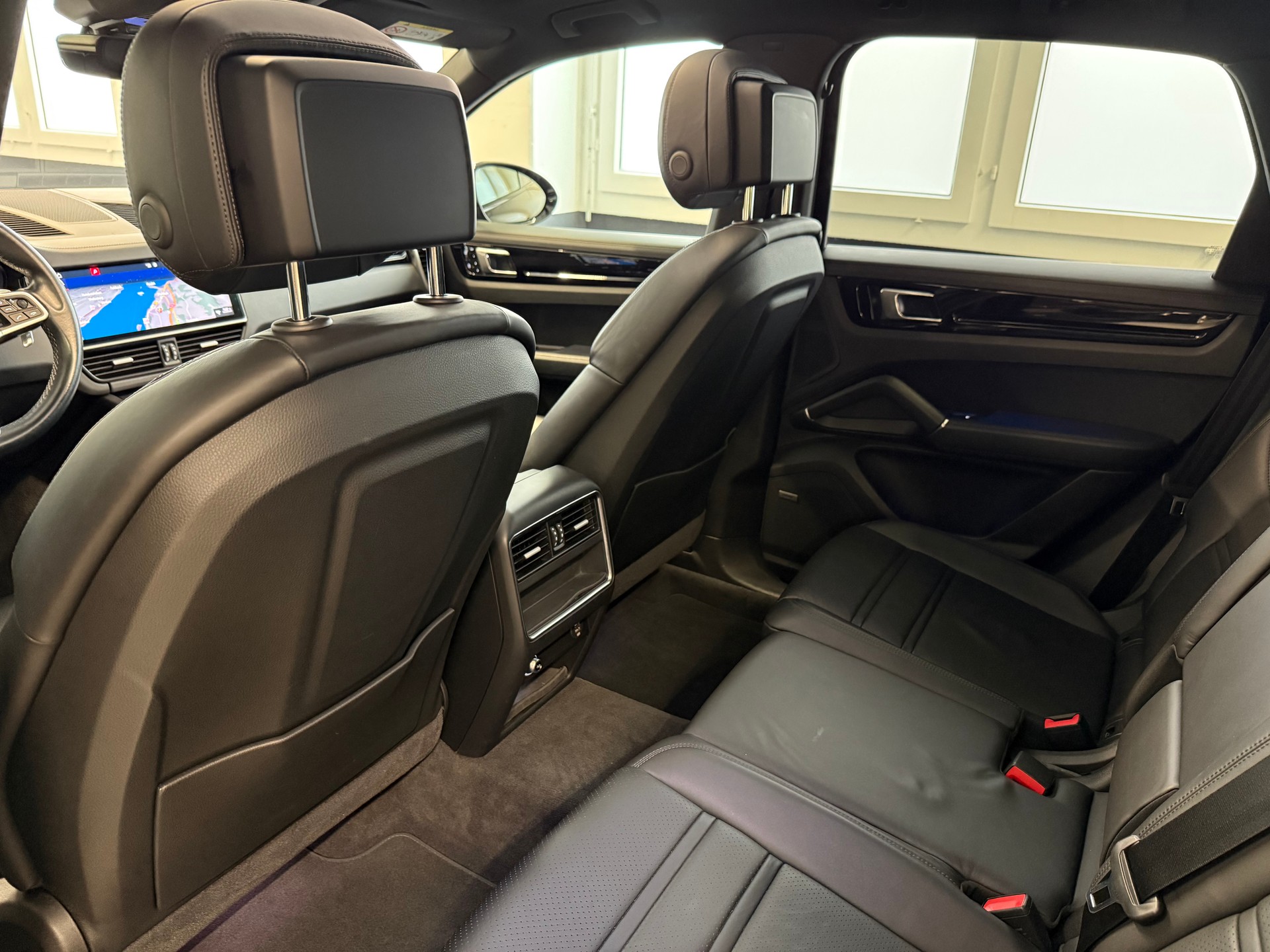PORSCHE Cayenne S-image-18