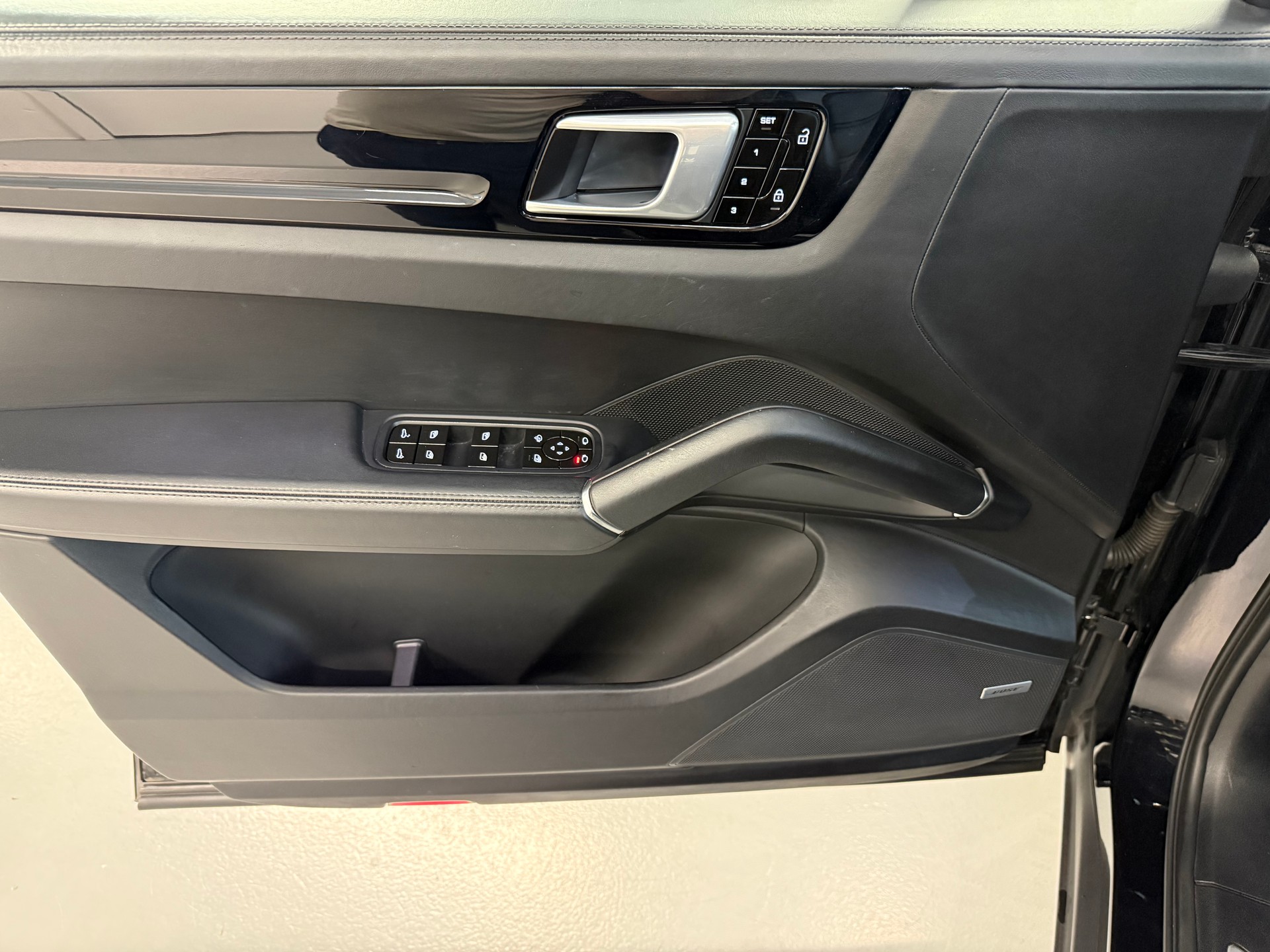 PORSCHE Cayenne S-image-13