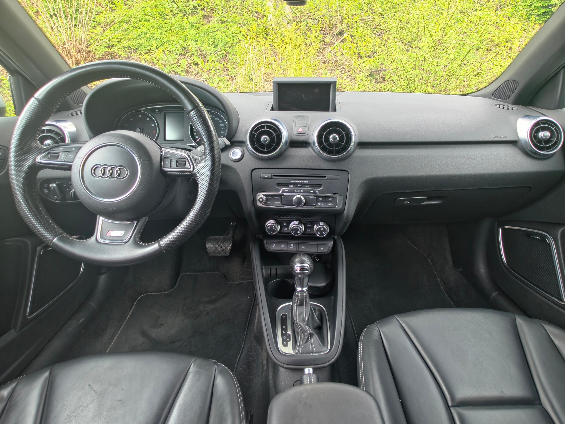 AUDI A1 Sportback Sport 1.4 TFSI Ambition S-tronic-image-5