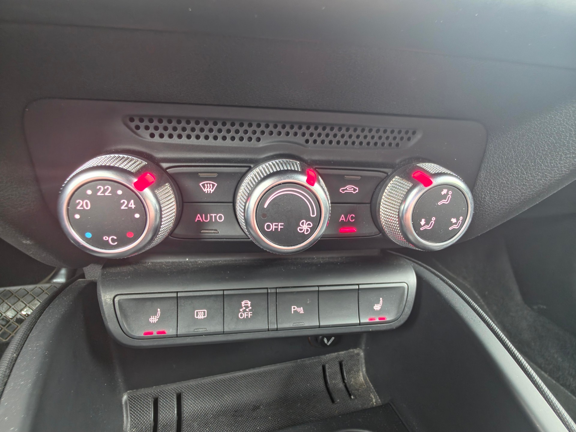 AUDI A1 Sportback Sport 1.4 TFSI Ambition S-tronic-image-13