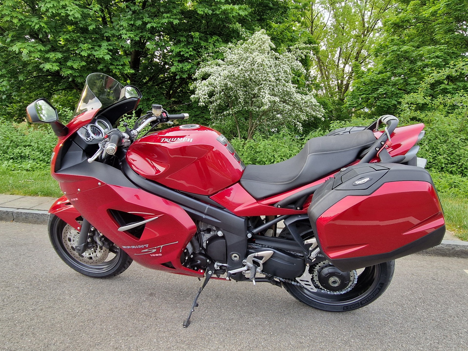 TRIUMPH Sprint ST ABS 1050-image-1