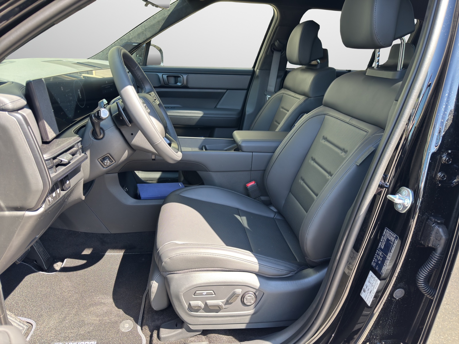 HYUNDAI Santa Fe 1.6 T-GDi HEV Calligraphy Swiss Edition MY26-image-4