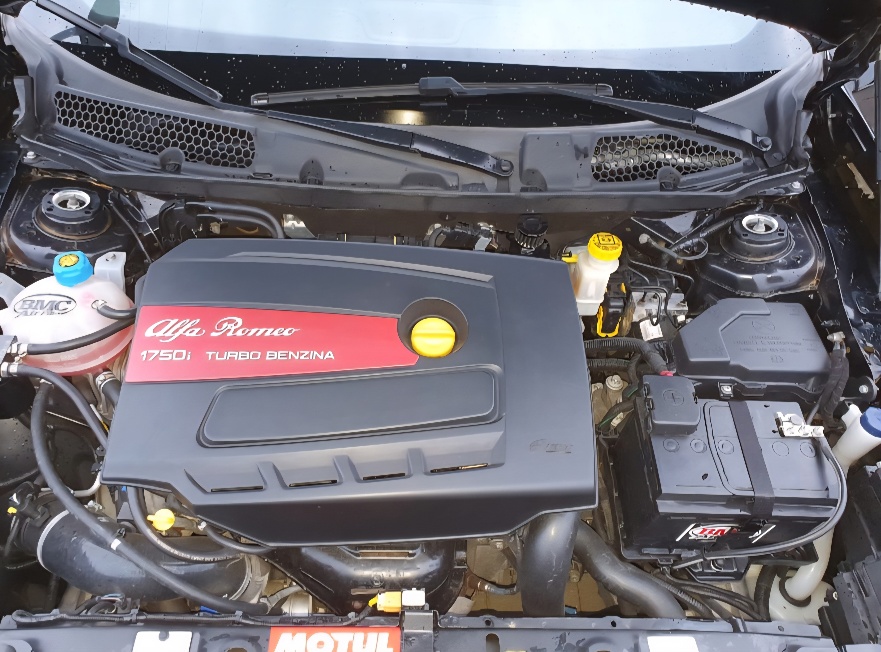 ALFA ROMEO Giulietta 1750 TBi Quadrifoglio Verde-image-4