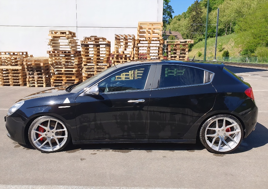 ALFA ROMEO Giulietta 1750 TBi Quadrifoglio Verde-image-2