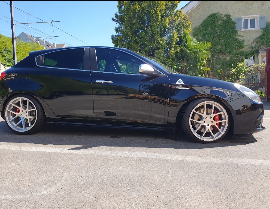 ALFA ROMEO Giulietta 1750 TBi Quadrifoglio Verde-image-1