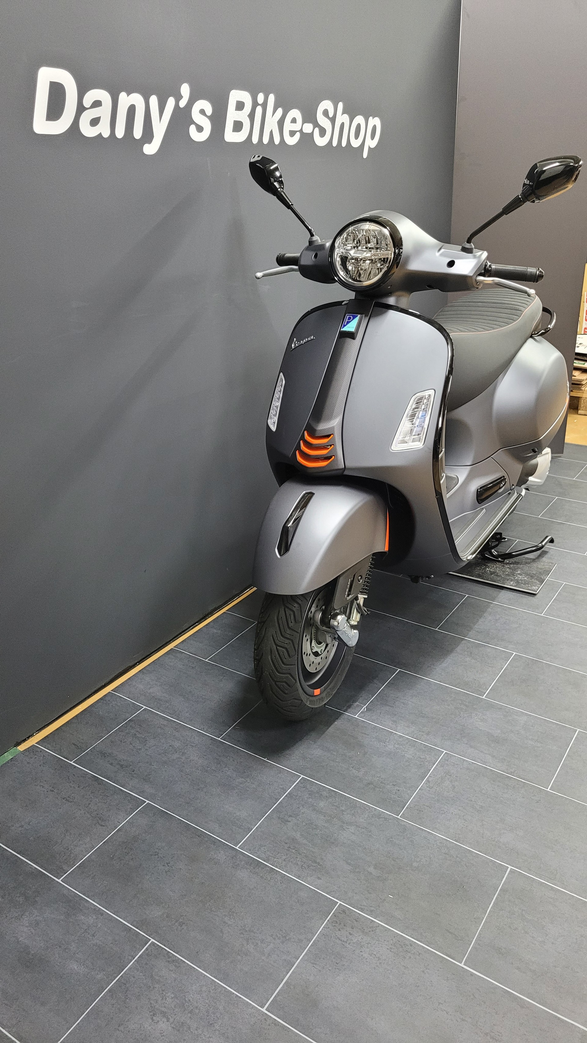 PIAGGIO Vespa GTS 125 Super Sport (4 Jahre Garantie)-showroom-element-3