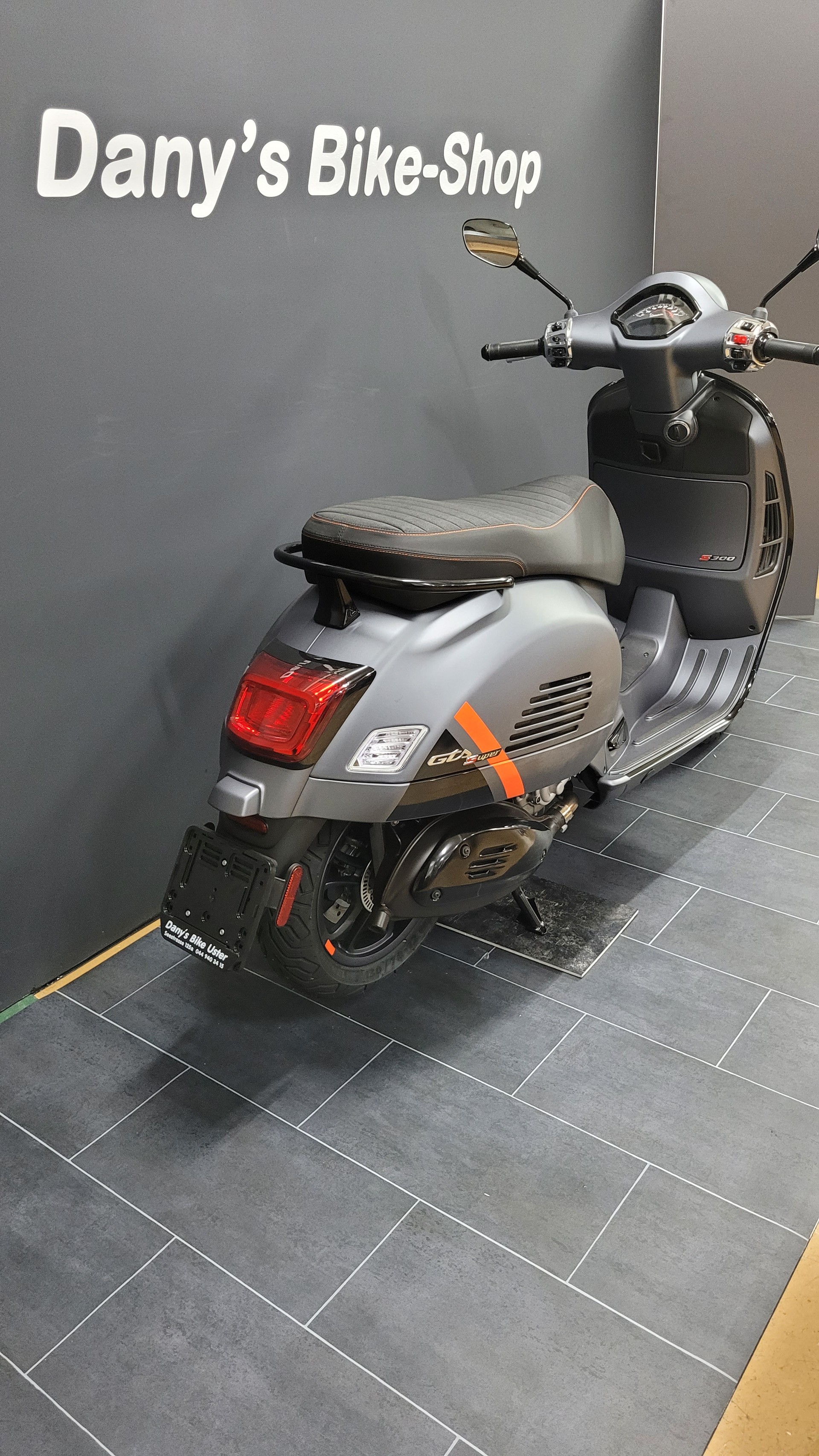 PIAGGIO Vespa GTS 125 Super Sport (4 Jahre Garantie)-showroom-element-1