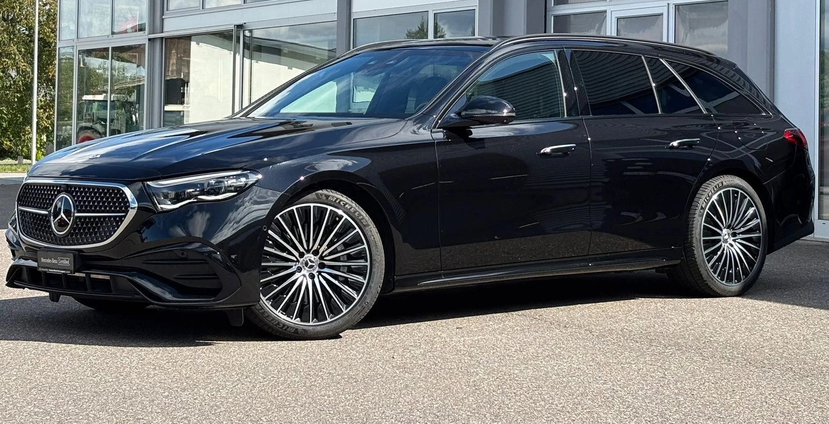 MERCEDES-BENZ E 300 de AMG Line 4matic-image-2