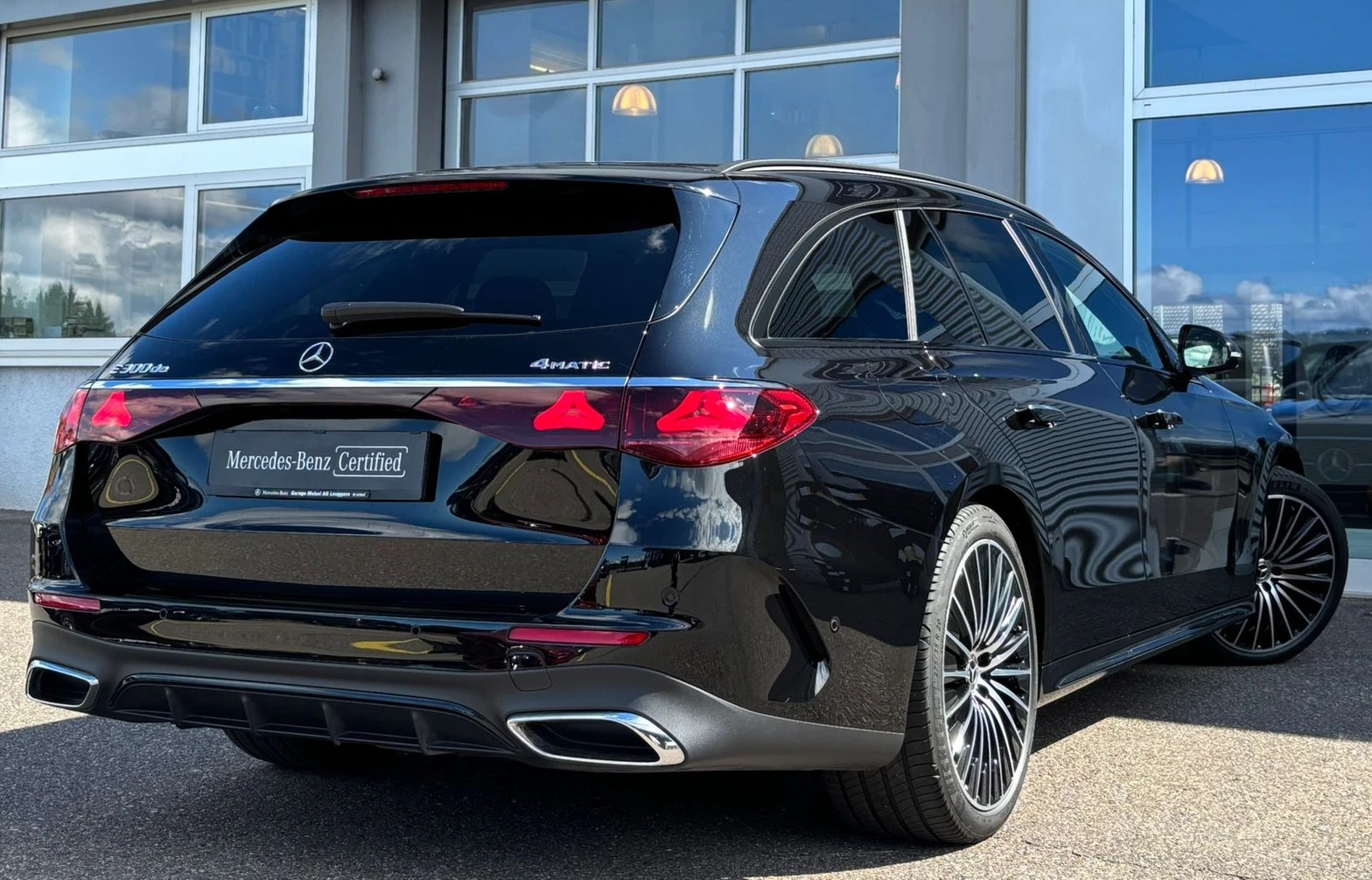 MERCEDES-BENZ E 300 de AMG Line 4matic-image-8