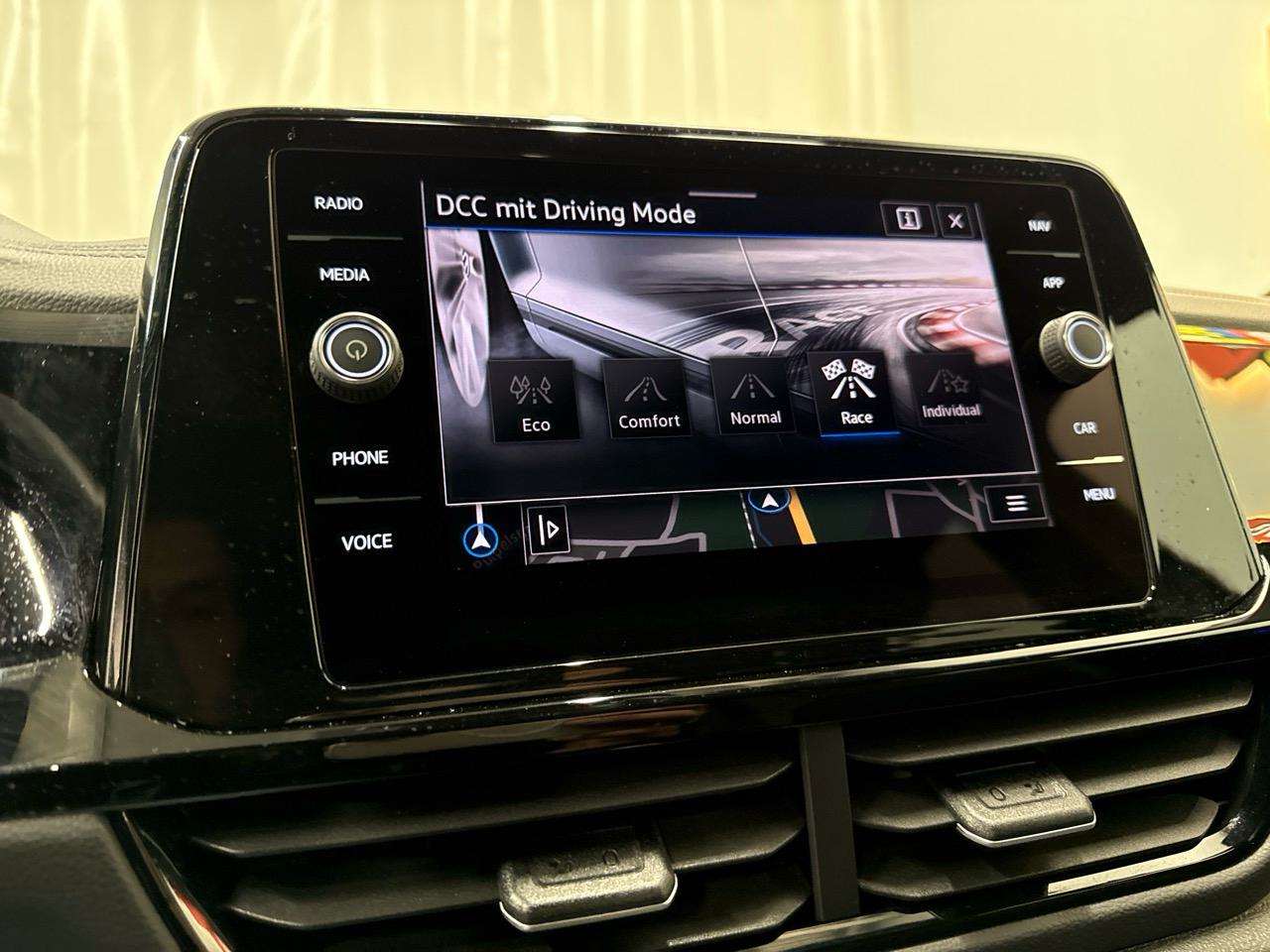 VW T-Roc 2.0 TSI R DSG 4Motion-image-6