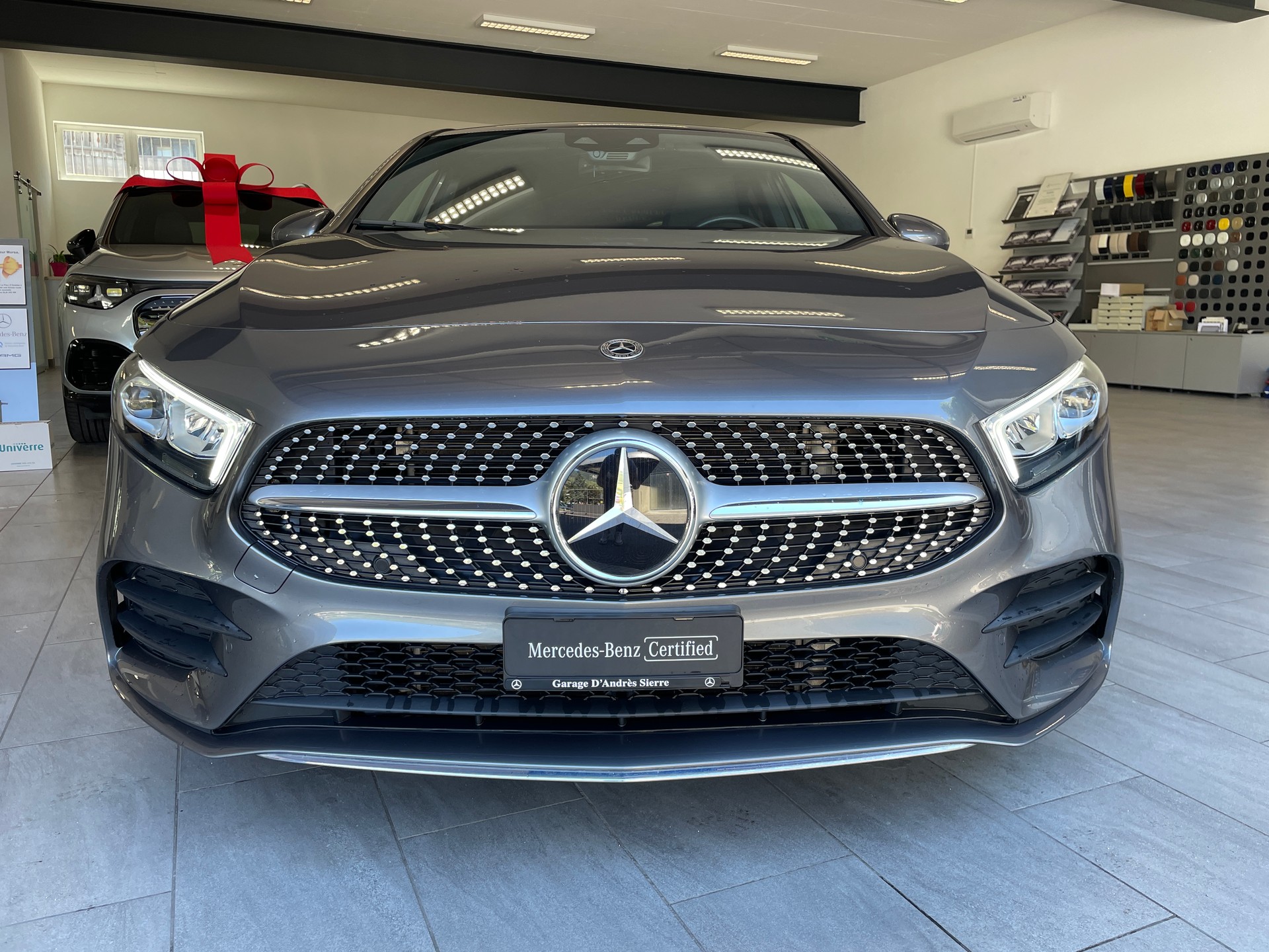 MERCEDES-BENZ A 200 AMG Line 7G-DCT-showroom-element-1
