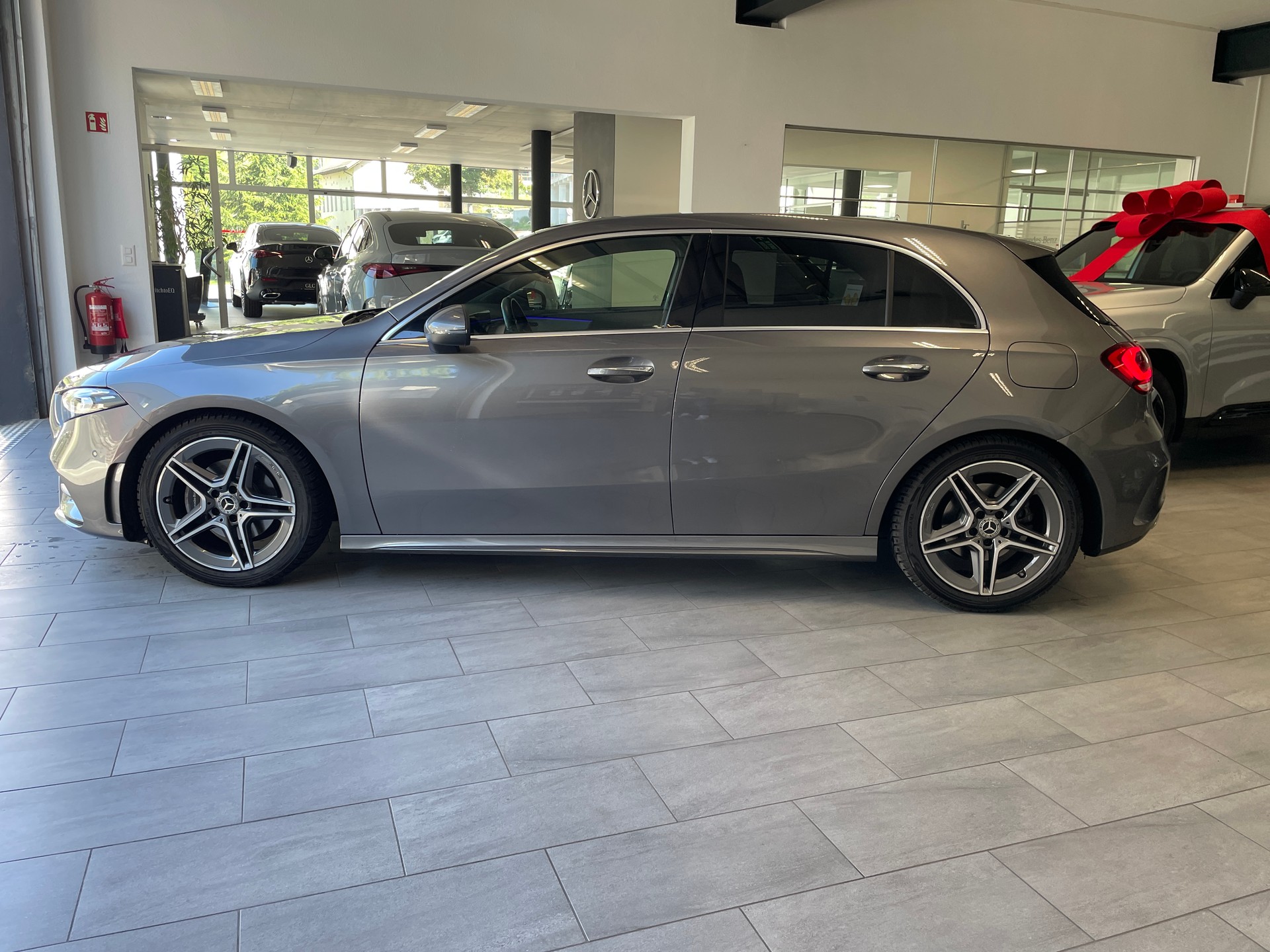 MERCEDES-BENZ A 200 AMG Line 7G-DCT-image-4