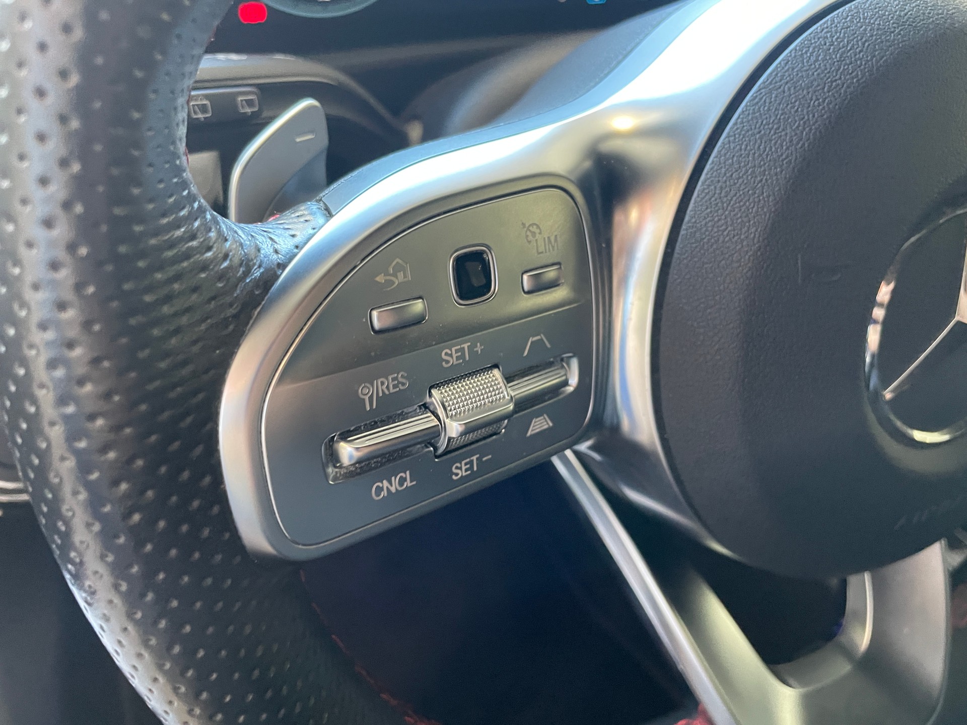 MERCEDES-BENZ A 200 AMG Line 7G-DCT-image-12