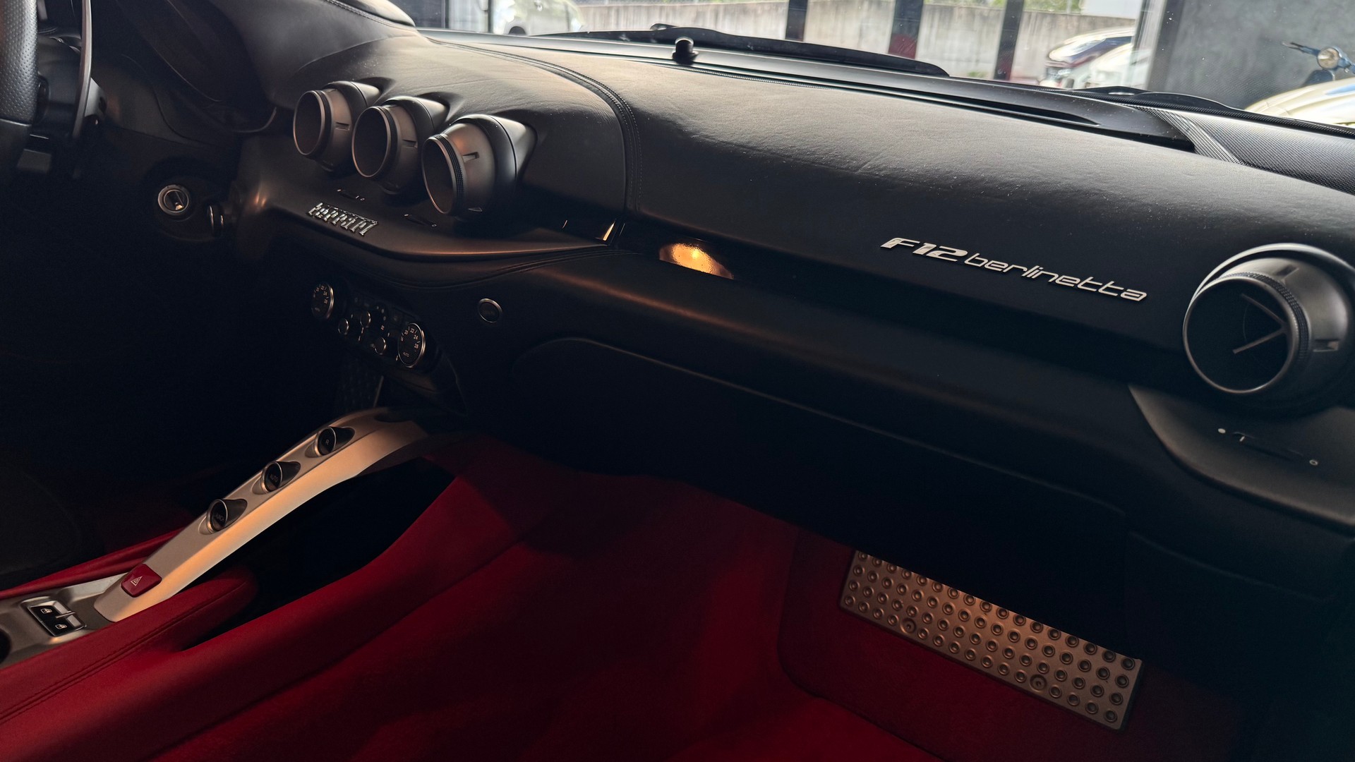 FERRARI F12 Berlinetta-image-13