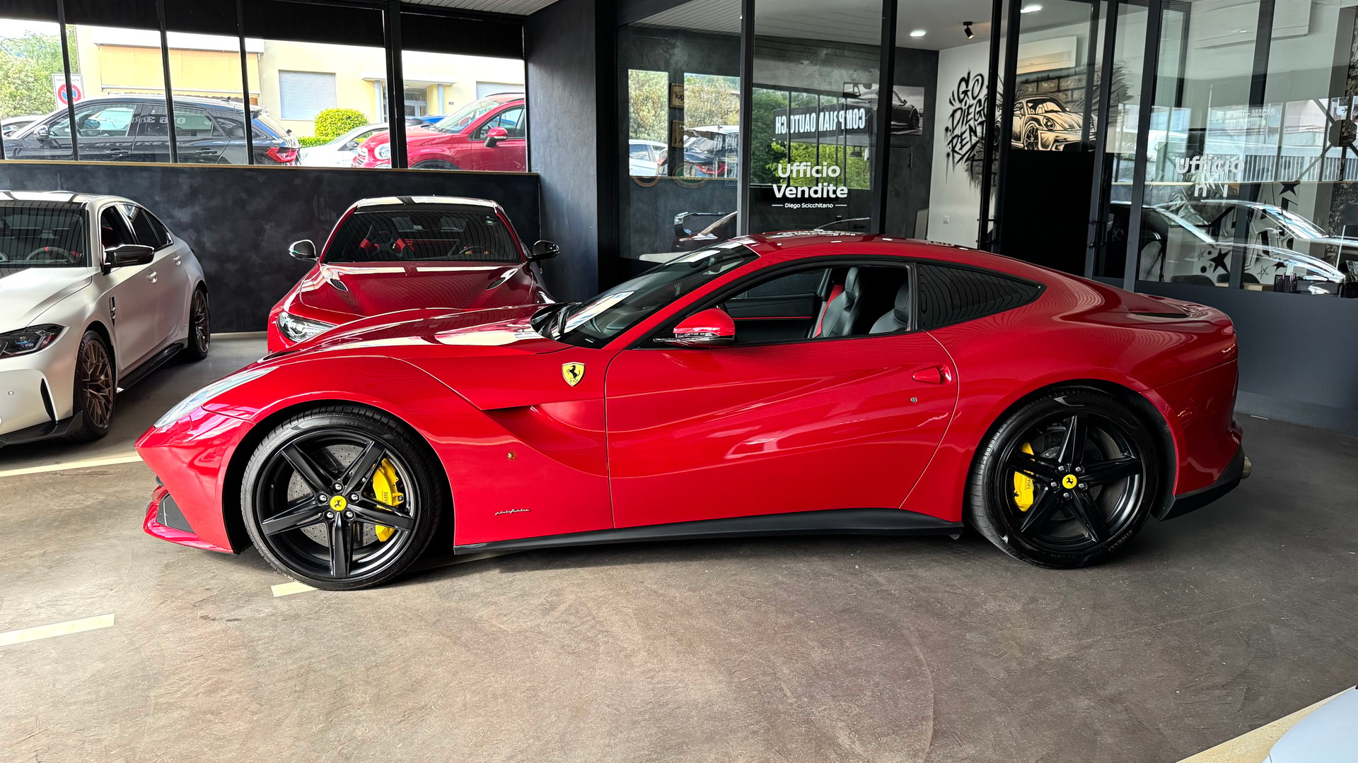 FERRARI F12 Berlinetta-image-2