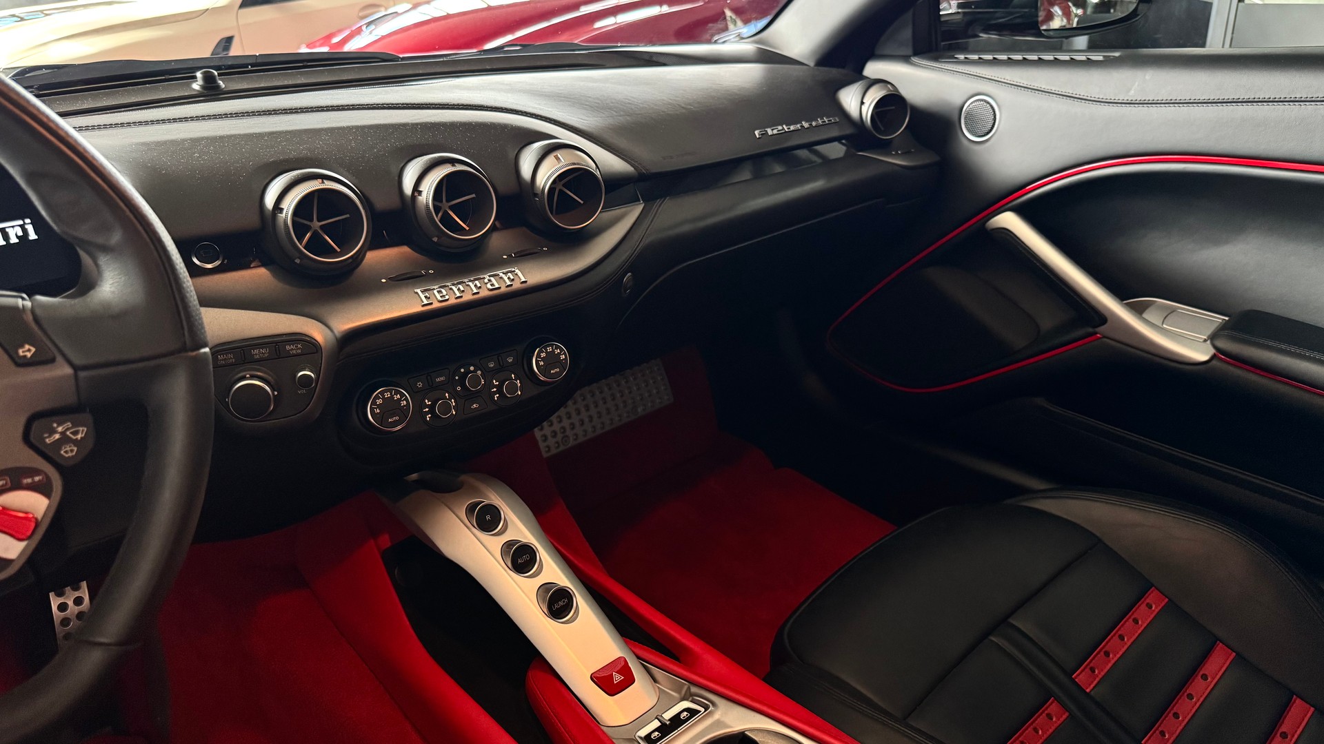 FERRARI F12 Berlinetta-image-10