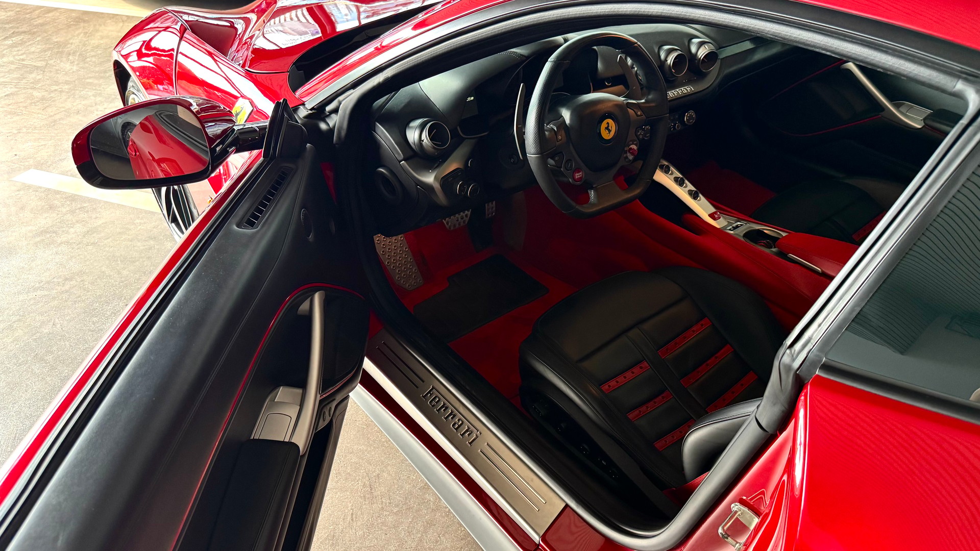 FERRARI F12 Berlinetta-image-7