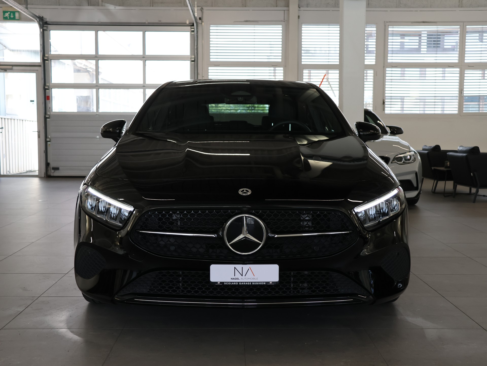MERCEDES-BENZ A 180 7G-DCT *ALL BLACK*Kamera*Ambientebeleuchtung*-showroom-element-2