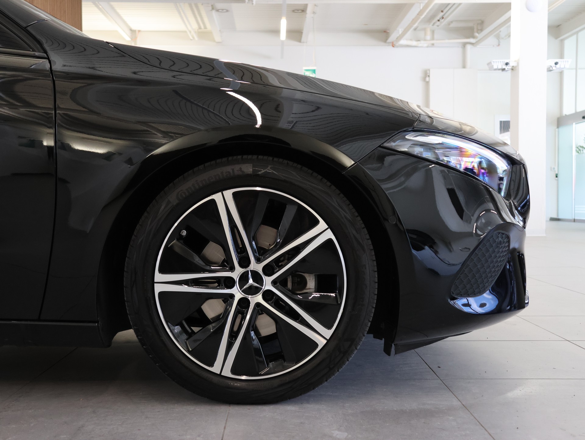 MERCEDES-BENZ A 180 7G-DCT *ALL BLACK*Kamera*Ambientebeleuchtung*-image-7