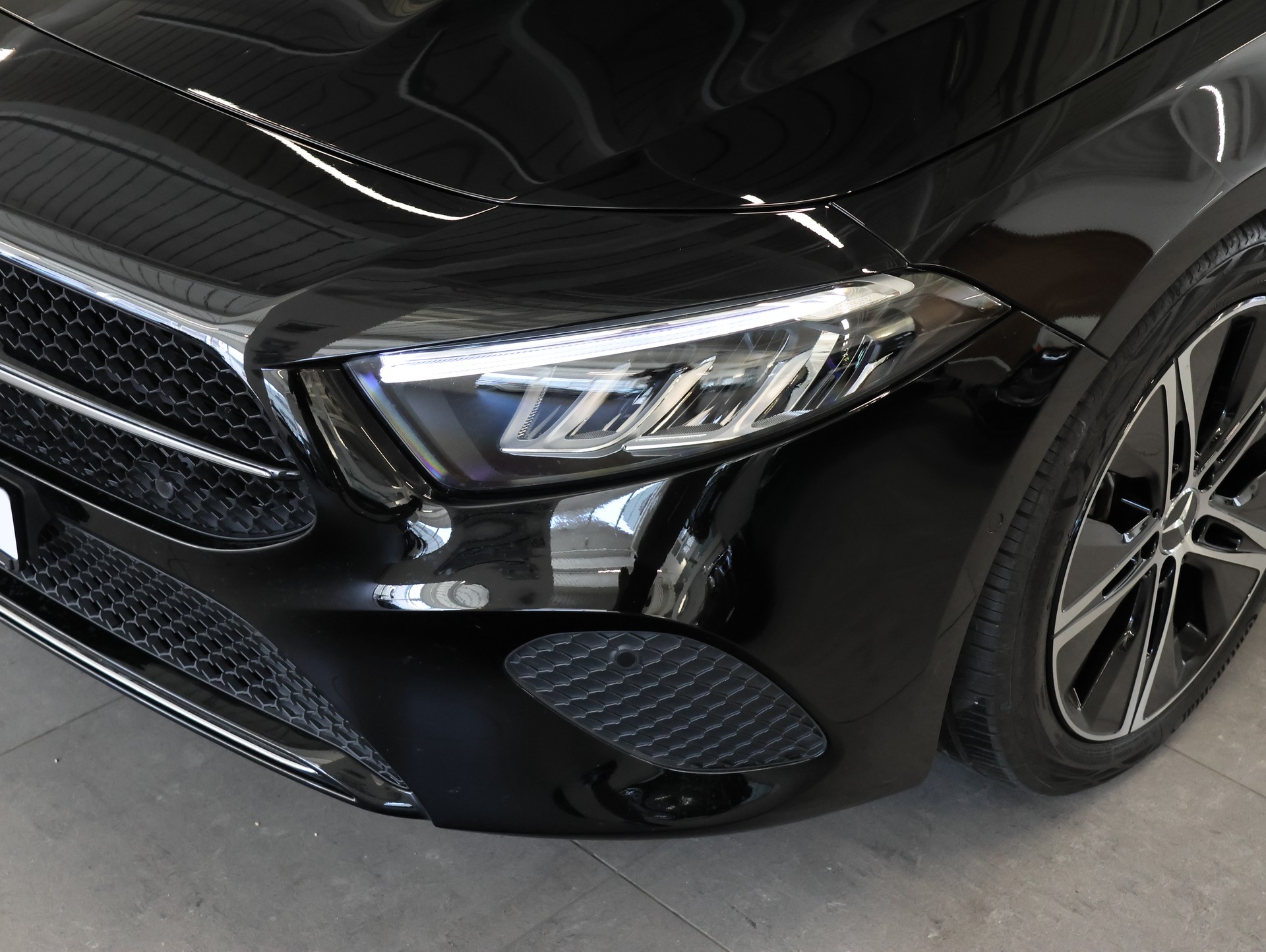 MERCEDES-BENZ A 180 7G-DCT *ALL BLACK*Kamera*Ambientebeleuchtung*-image-11