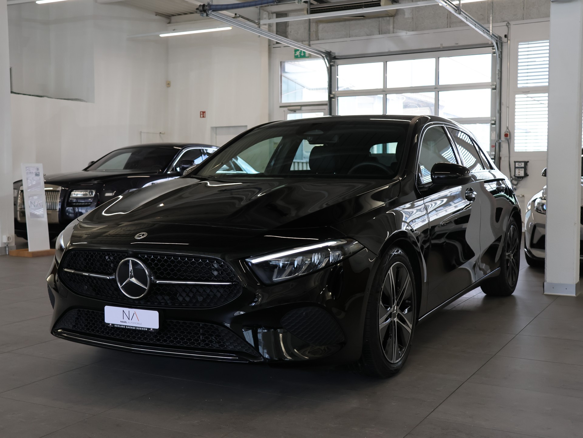 MERCEDES-BENZ A 180 7G-DCT *ALL BLACK*Kamera*Ambientebeleuchtung*-showroom-element-3