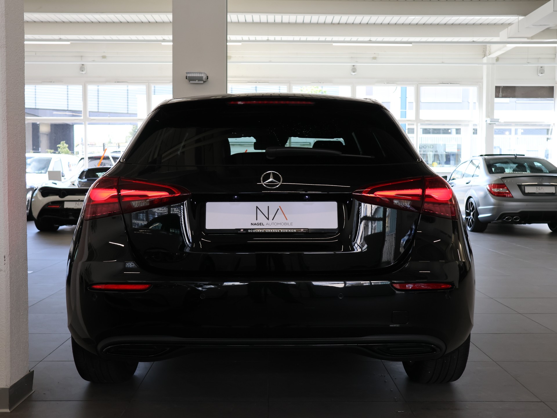 MERCEDES-BENZ A 180 7G-DCT *ALL BLACK*Kamera*Ambientebeleuchtung*-image-4