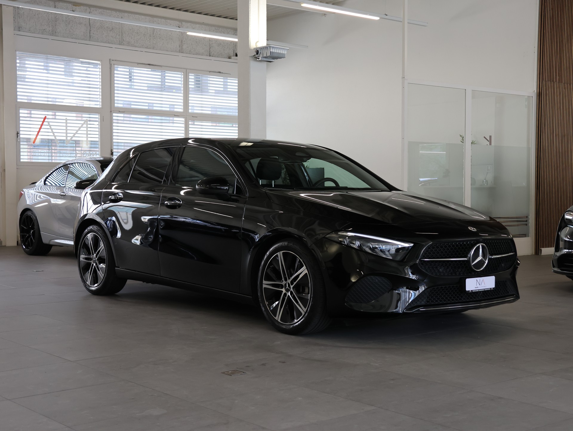 MERCEDES-BENZ A 180 7G-DCT *ALL BLACK*Kamera*Ambientebeleuchtung*-showroom-element-1