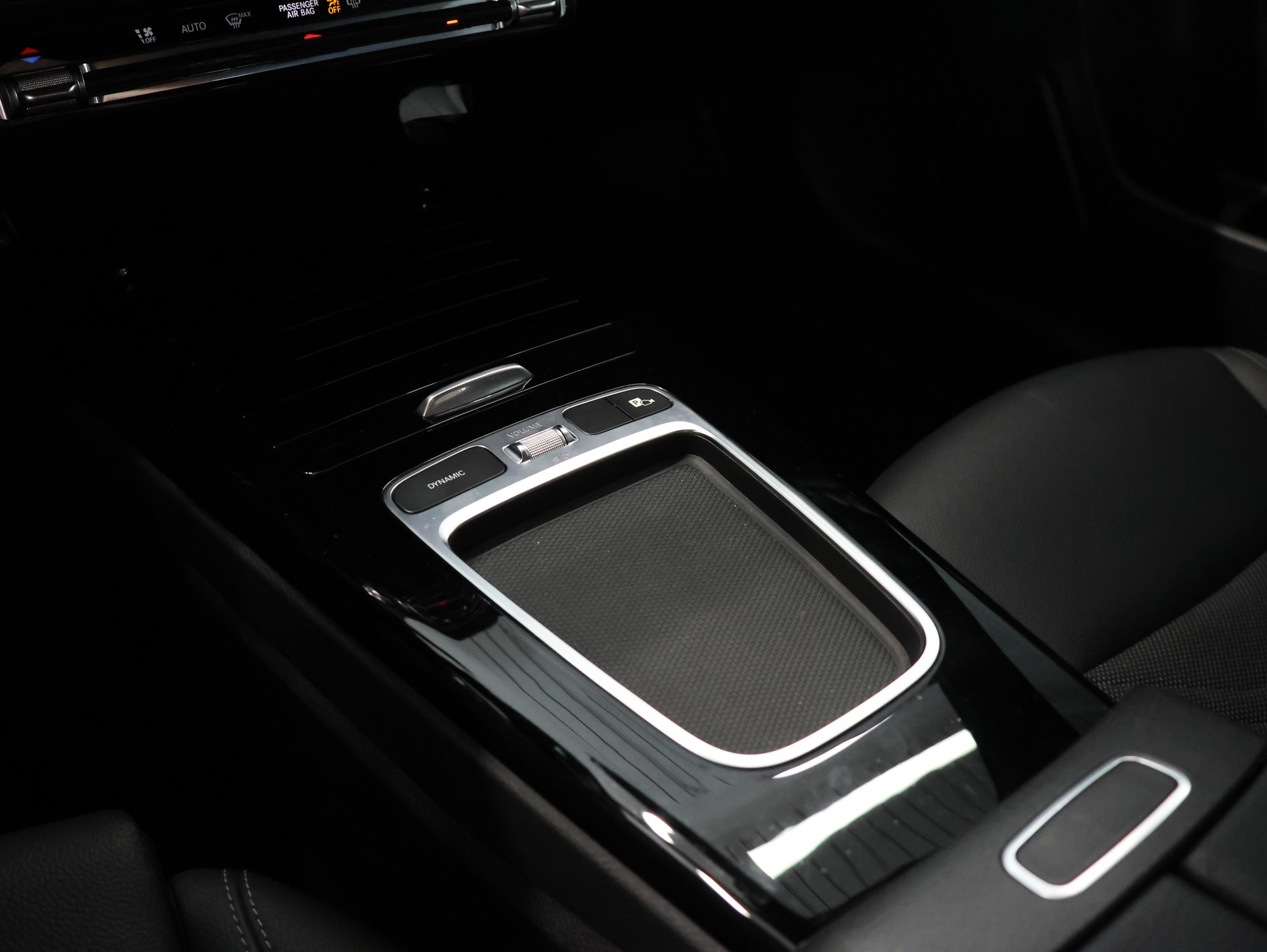 MERCEDES-BENZ A 180 7G-DCT *ALL BLACK*Kamera*Ambientebeleuchtung*-image-28