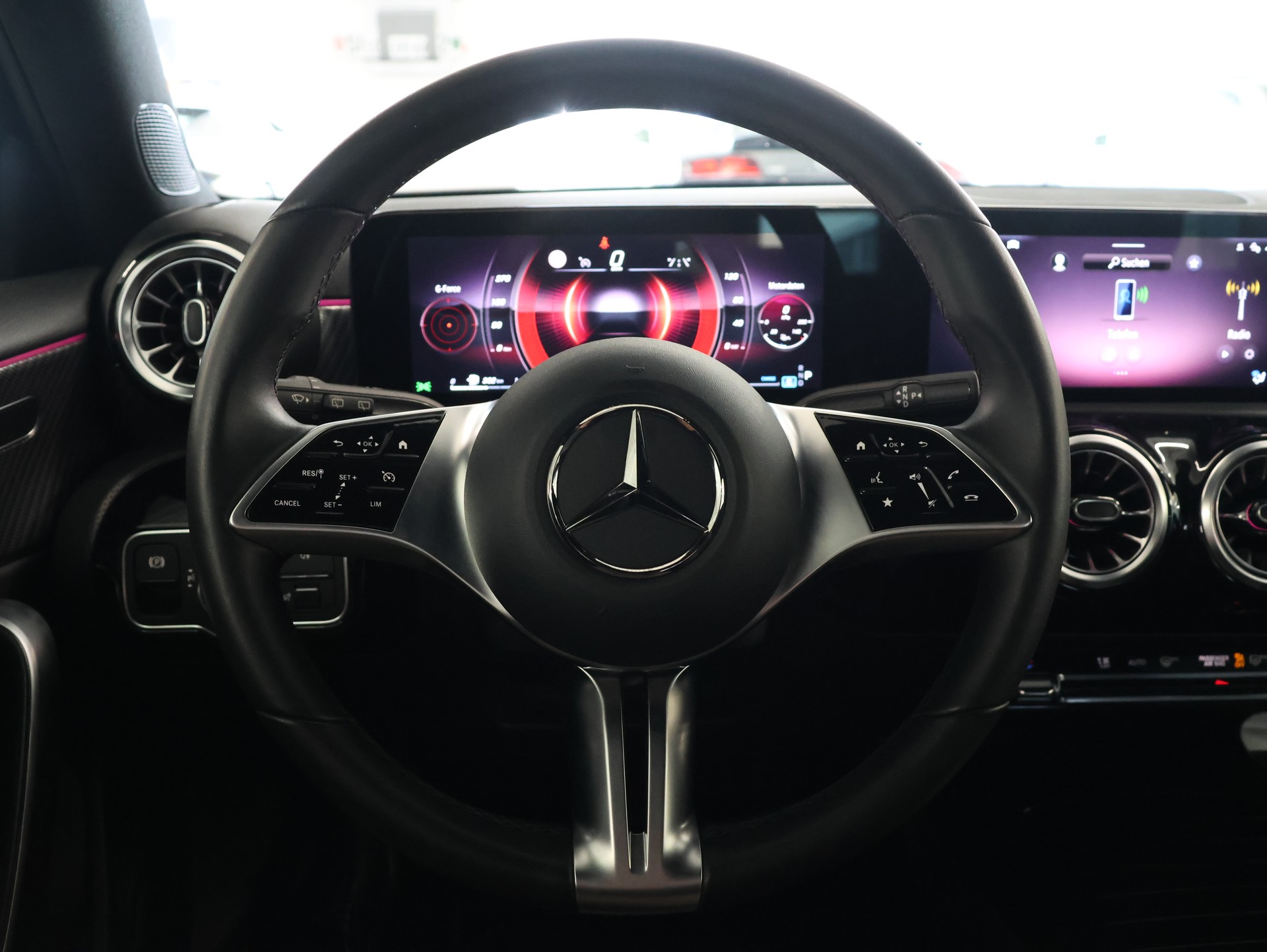 MERCEDES-BENZ A 180 7G-DCT *ALL BLACK*Kamera*Ambientebeleuchtung*-image-18