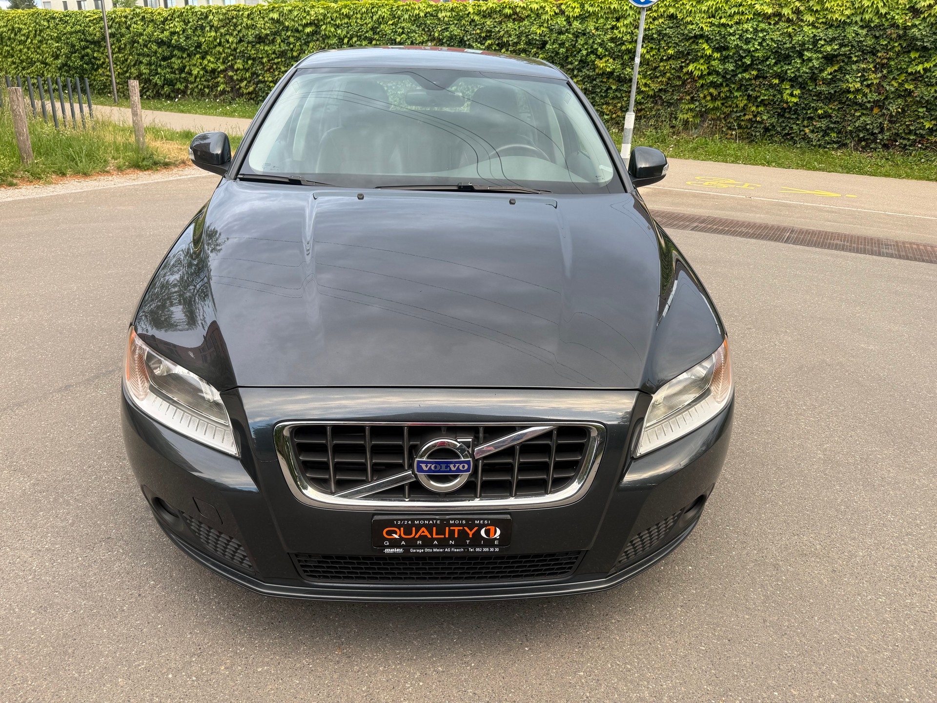 VOLVO V70 2.4D Momentum Geartronic-showroom-element-3