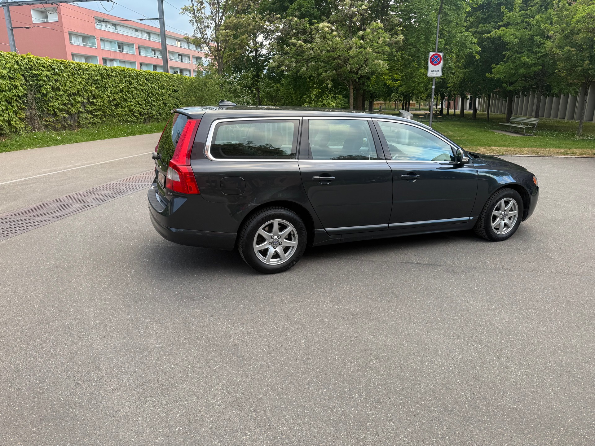 VOLVO V70 2.4D Momentum Geartronic-image-8