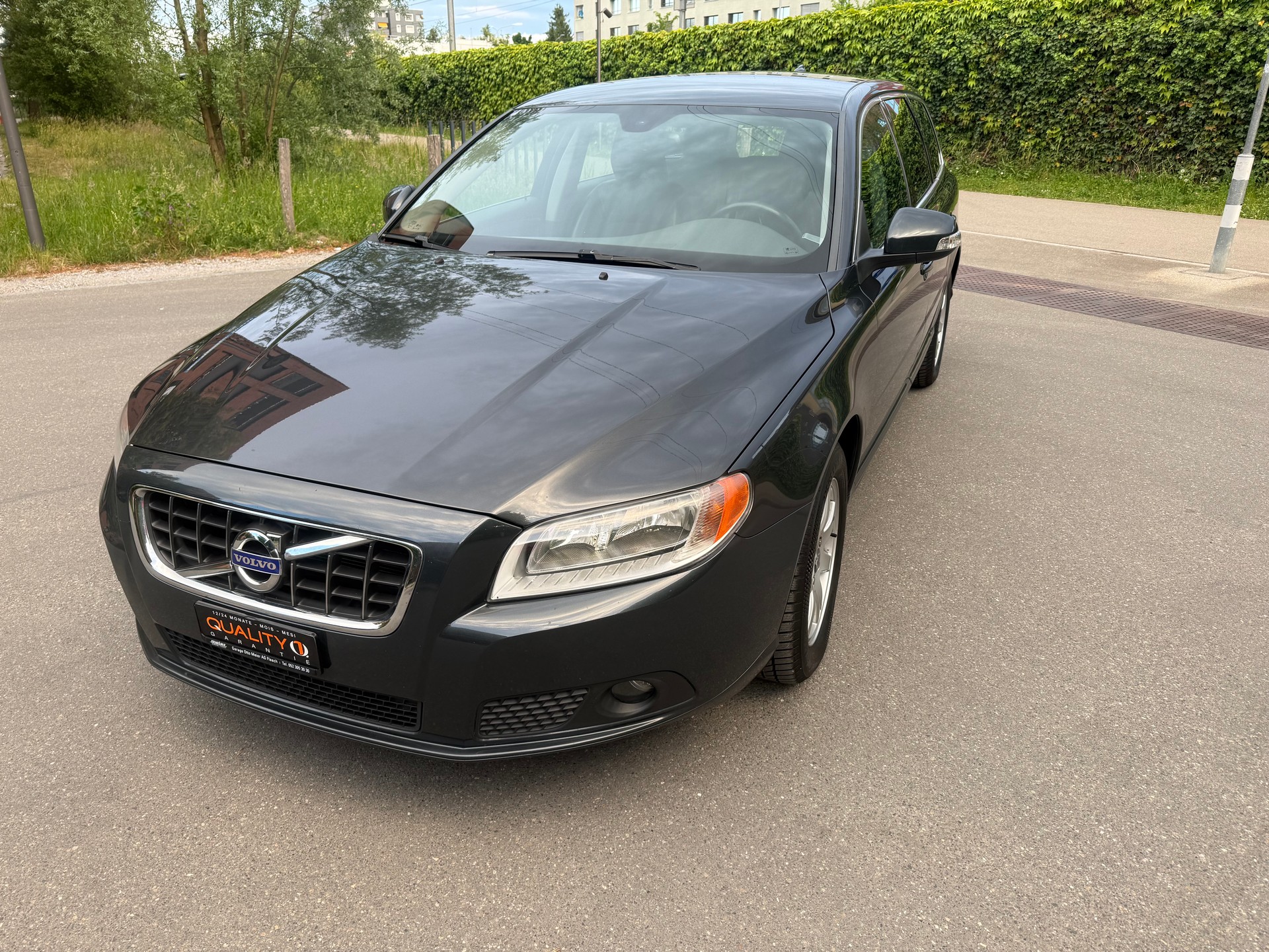 VOLVO V70 2.4D Momentum Geartronic-showroom-element-2
