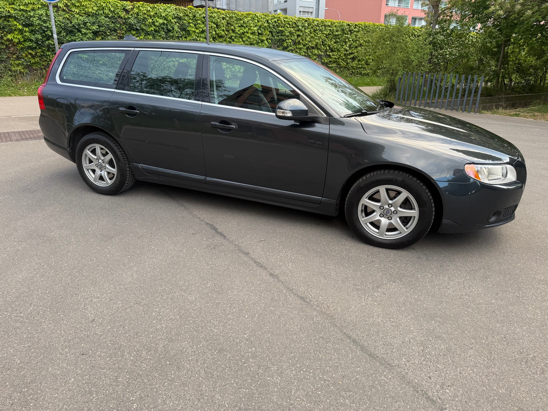 VOLVO V70 2.4D Momentum Geartronic-image-6