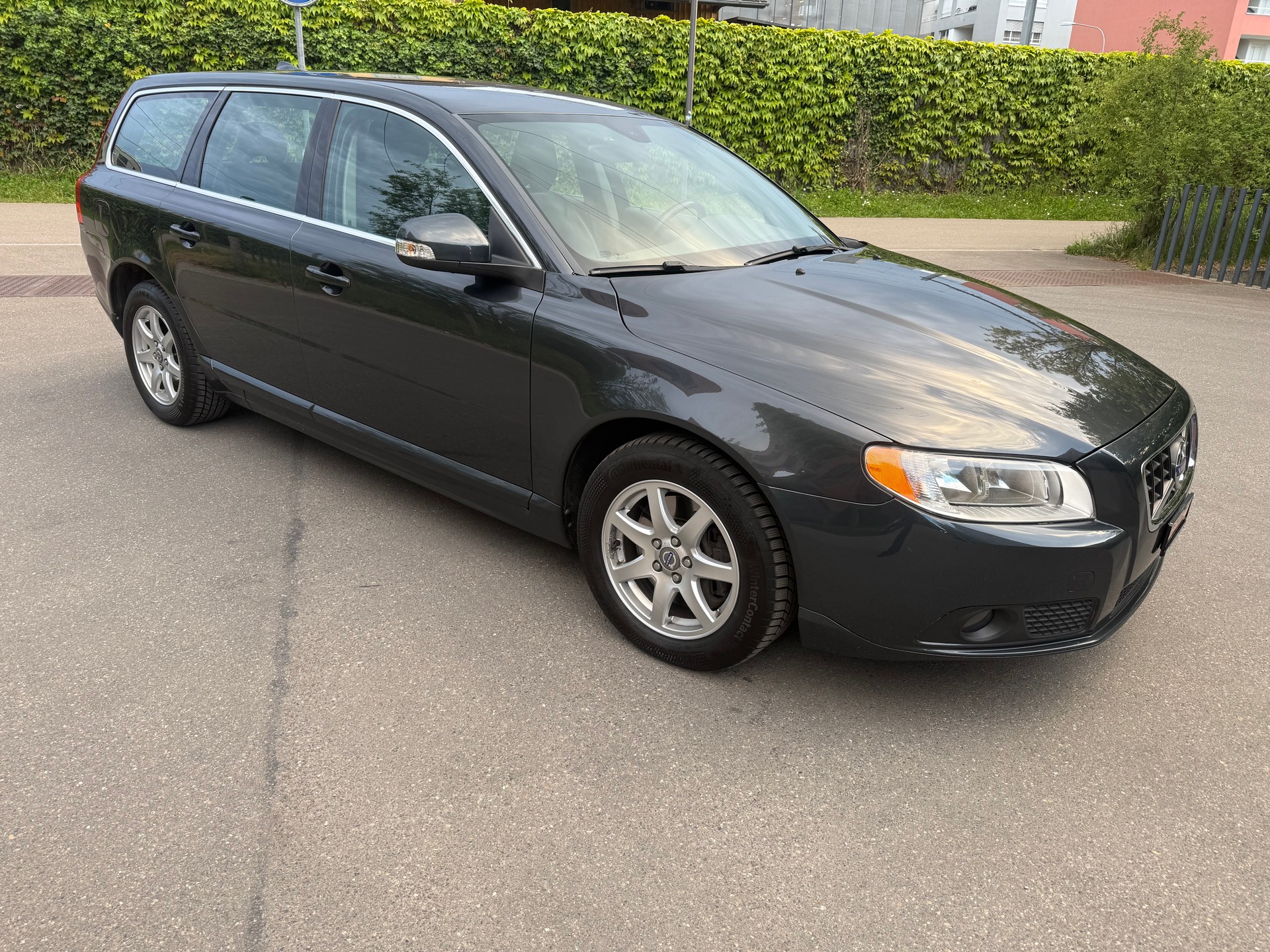 VOLVO V70 2.4D Momentum Geartronic-image-5