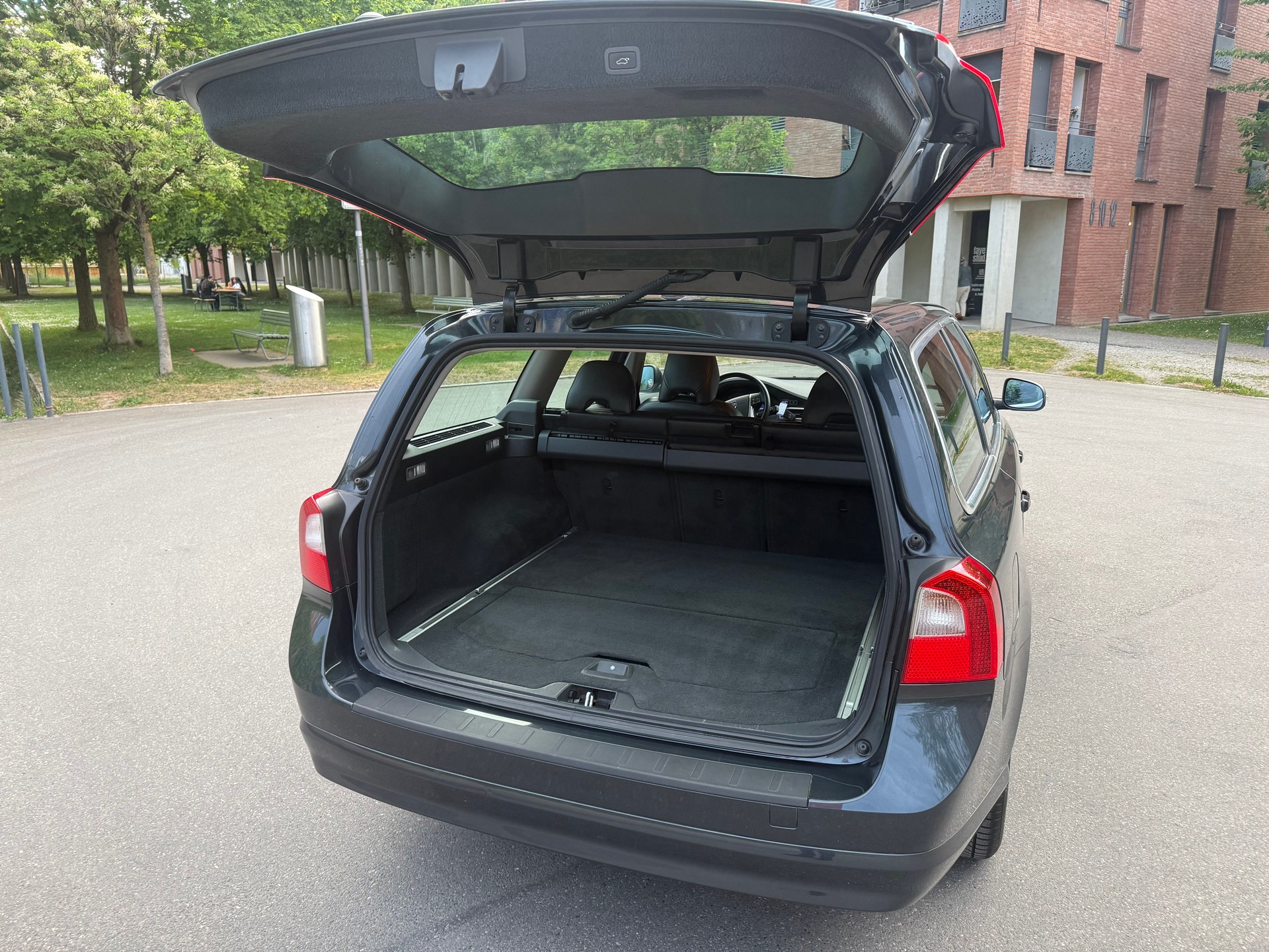 VOLVO V70 2.4D Momentum Geartronic-image-22