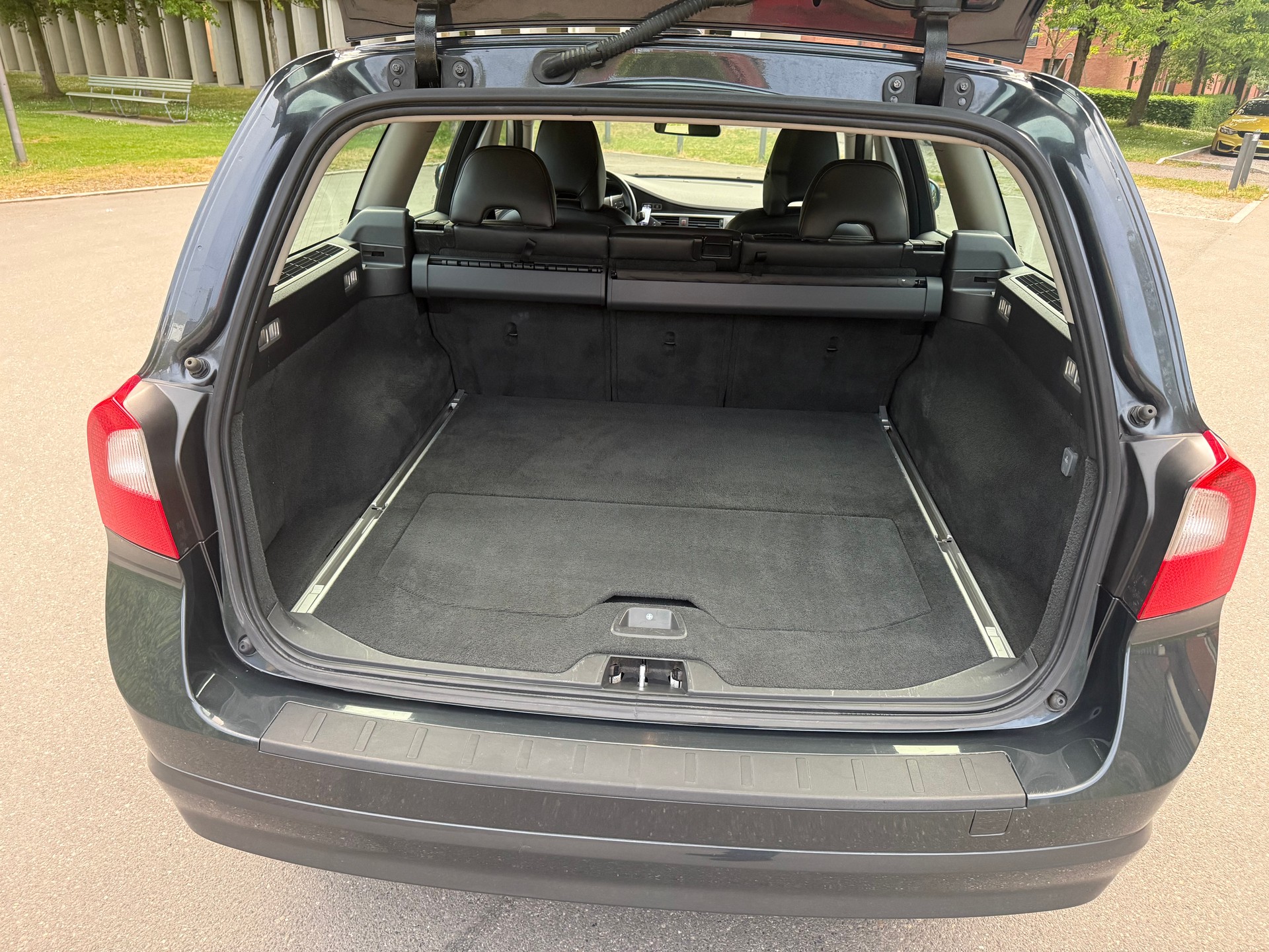 VOLVO V70 2.4D Momentum Geartronic-image-23