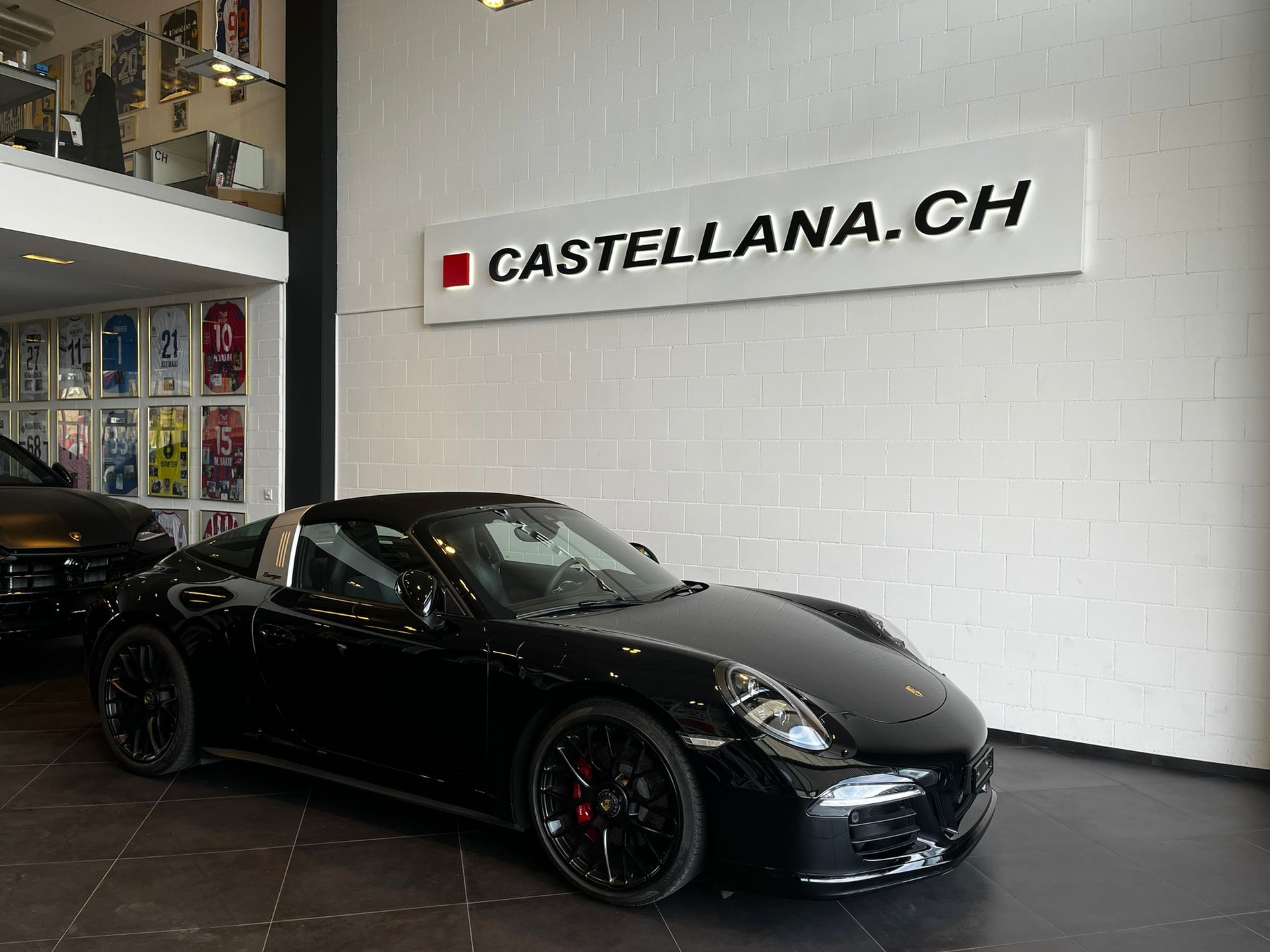 PORSCHE 911 Targa 4 GTS PDK-showroom-element-1
