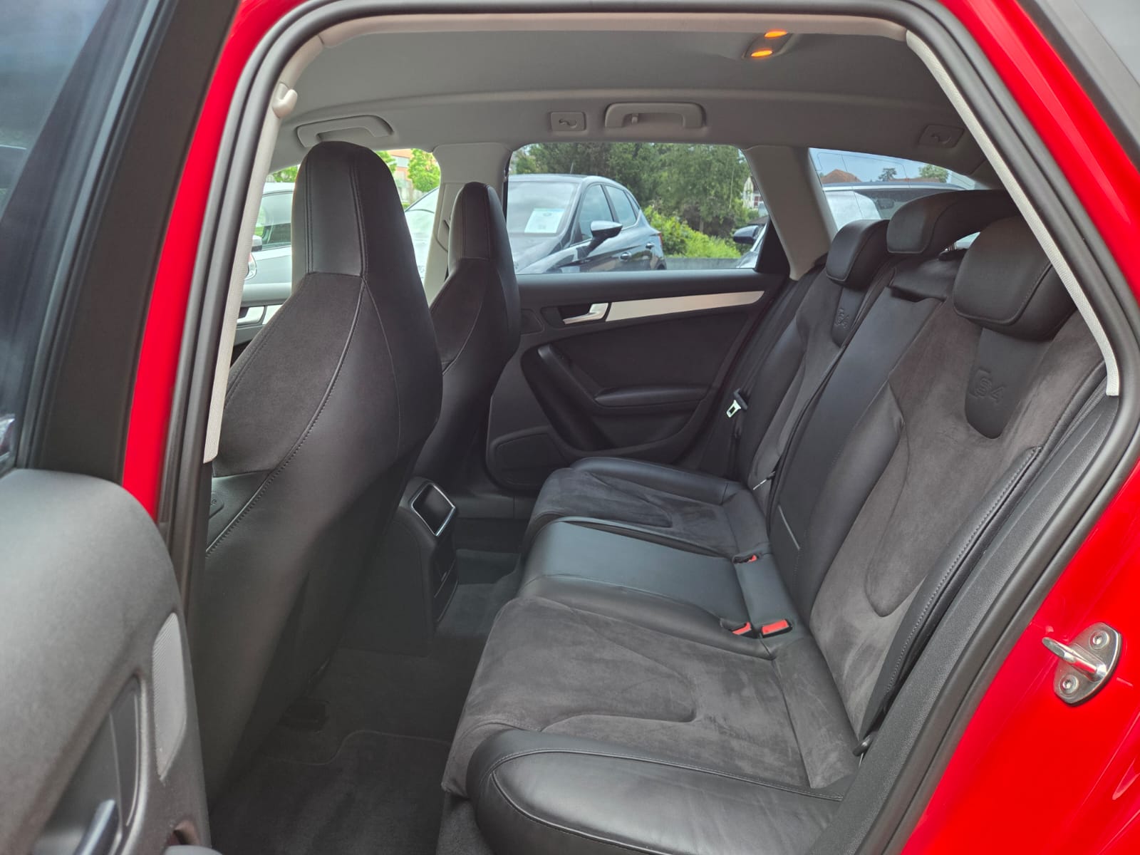 AUDI S4 Avant 3.0 TFSI quattro S-tronic-image-12