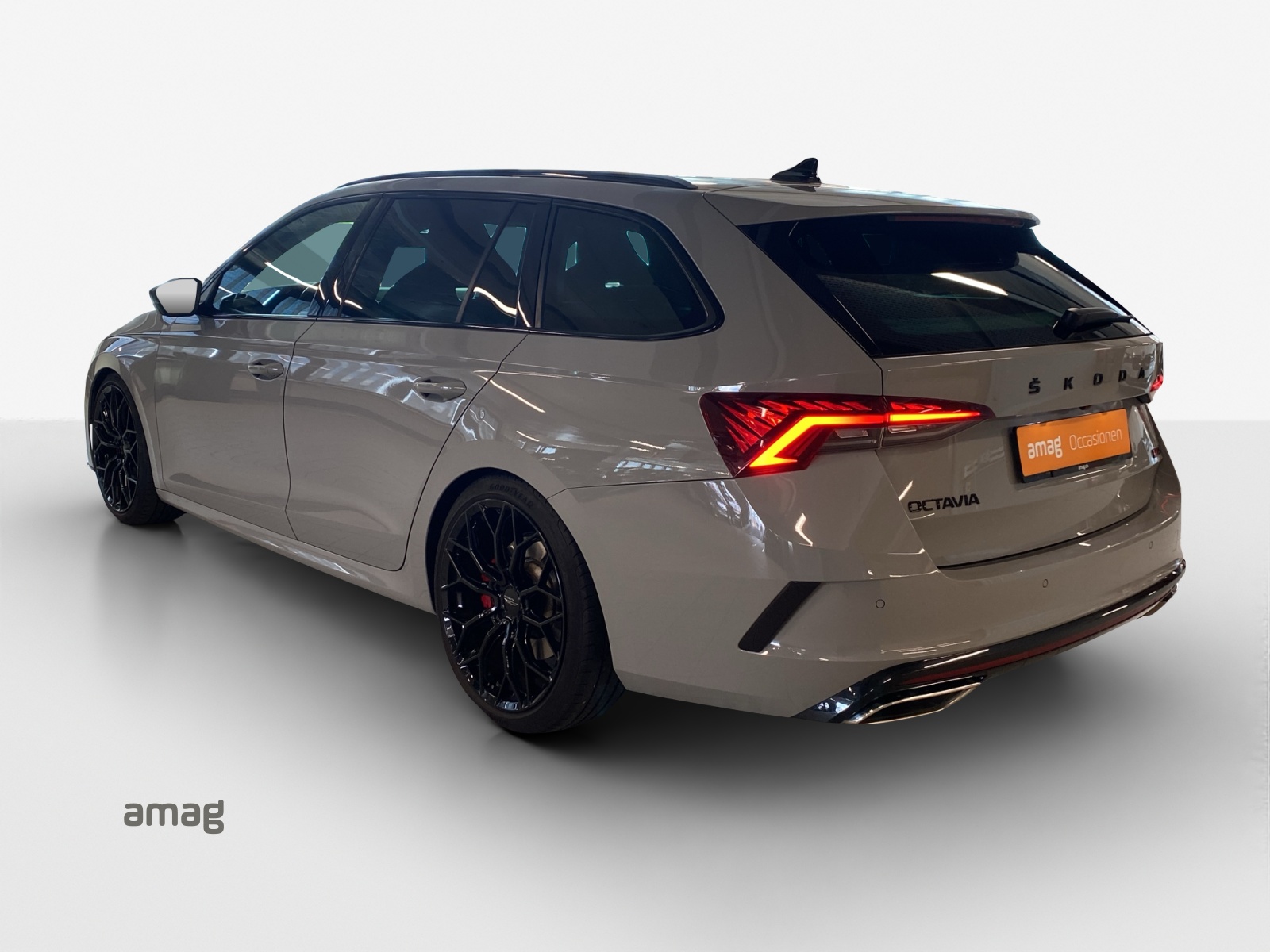 SKODA Octavia Combi 2.0 TSI DSG RS-showroom-element-2