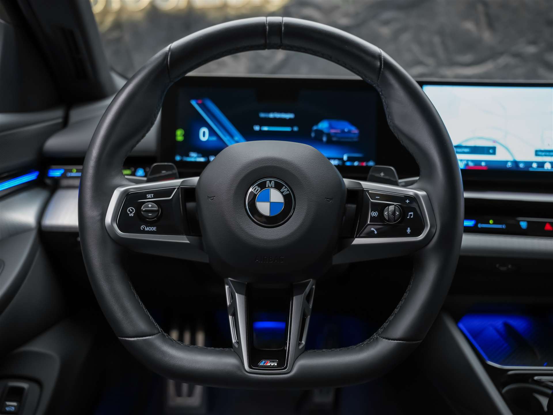 BMW 520i M Sport Steptronic *El. Sitze mit Memory*Abstandsregler*Sitzheizung*-image-26