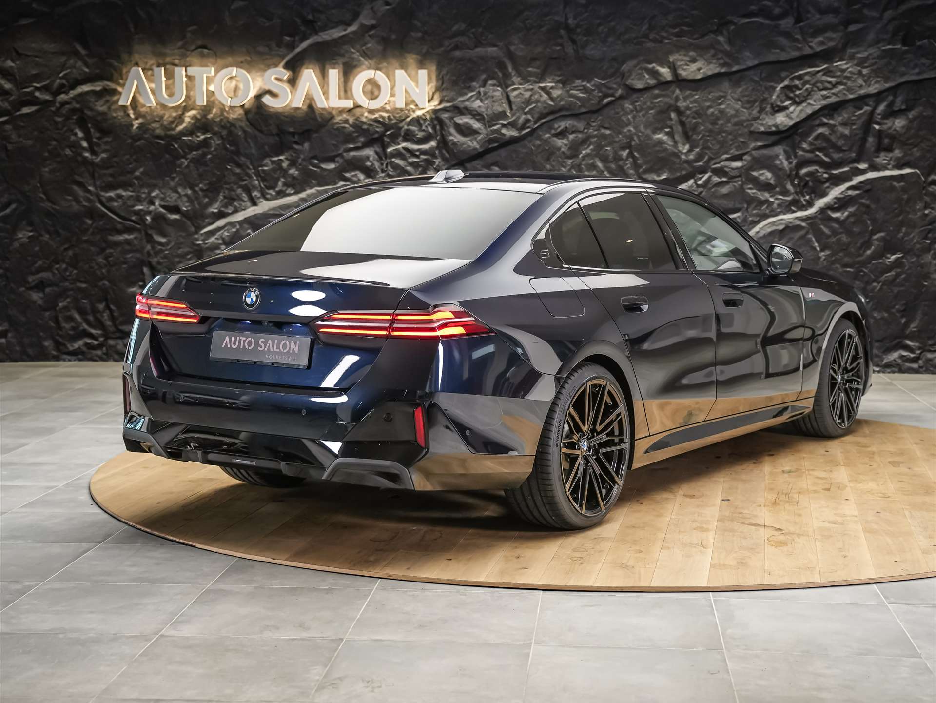 BMW 520i M Sport Steptronic *El. Sitze mit Memory*Abstandsregler*Sitzheizung*-image-5