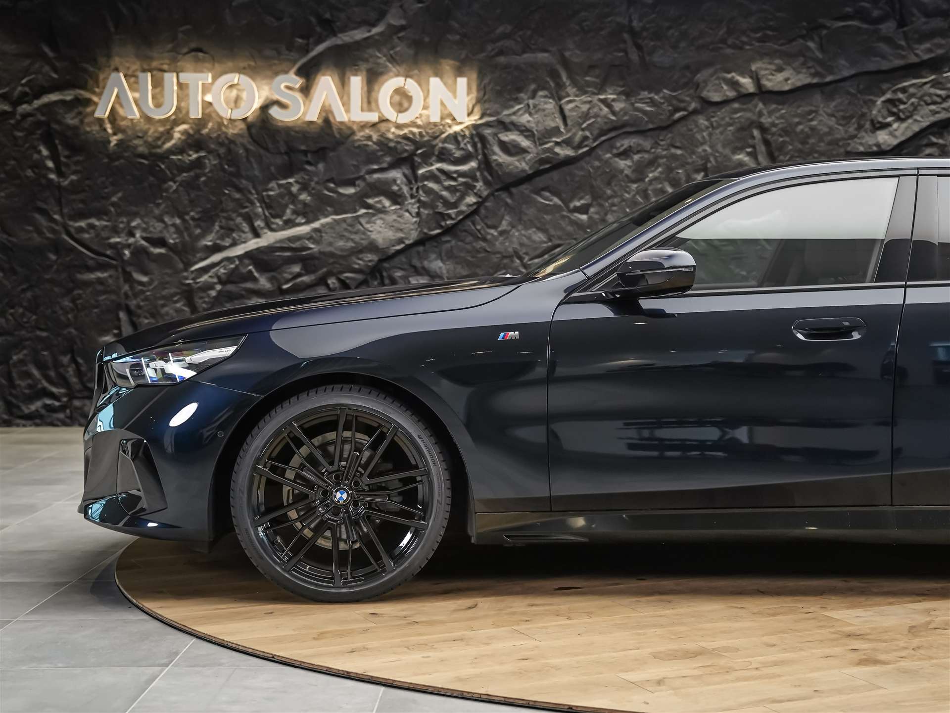 BMW 520i M Sport Steptronic *El. Sitze mit Memory*Abstandsregler*Sitzheizung*-image-15