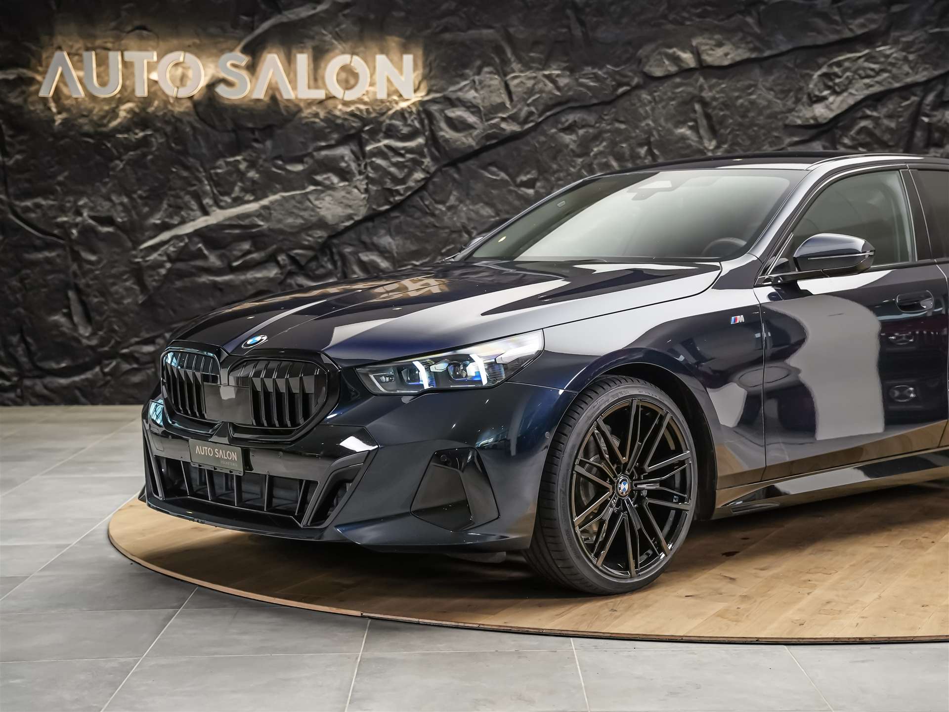 BMW 520i M Sport Steptronic *El. Sitze mit Memory*Abstandsregler*Sitzheizung*-image-14