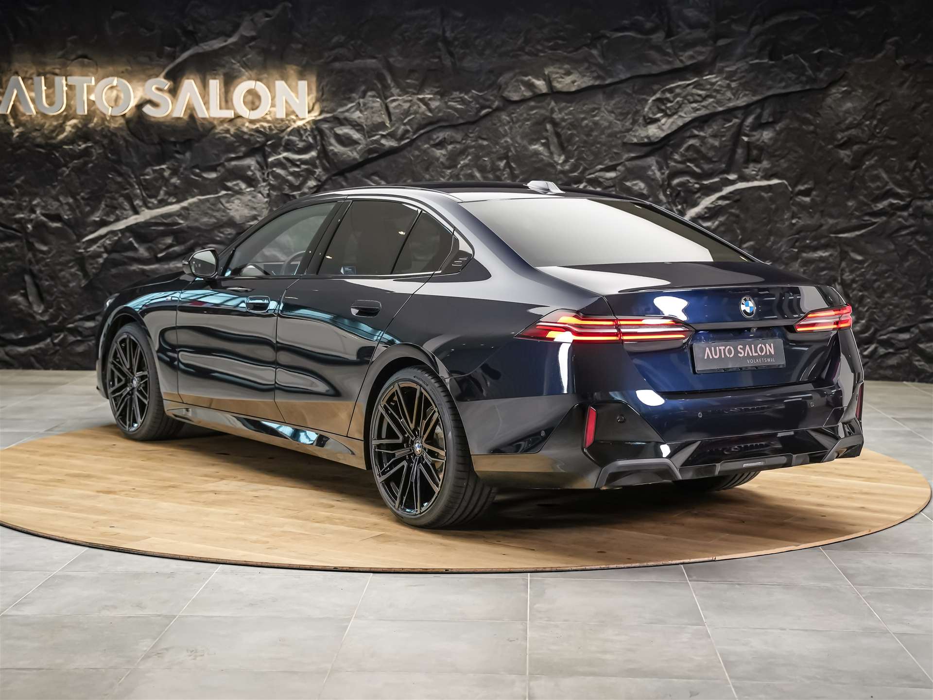 BMW 520i M Sport Steptronic *Werksgarantie*El. Sitze mit Memory*Abstandsregler*Sitzheizung*-showroom-element-3