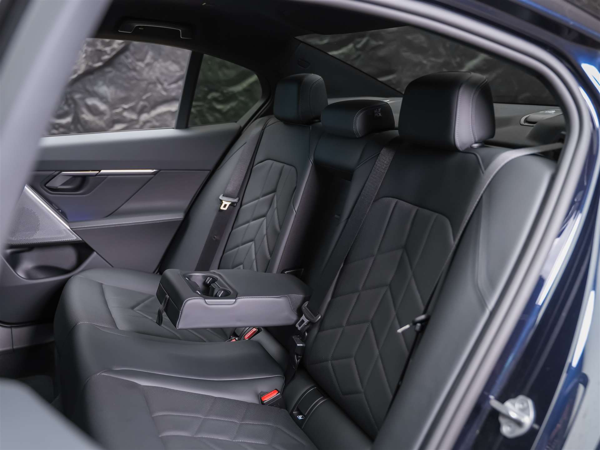 BMW 520i M Sport Steptronic *El. Sitze mit Memory*Abstandsregler*Sitzheizung*-image-13