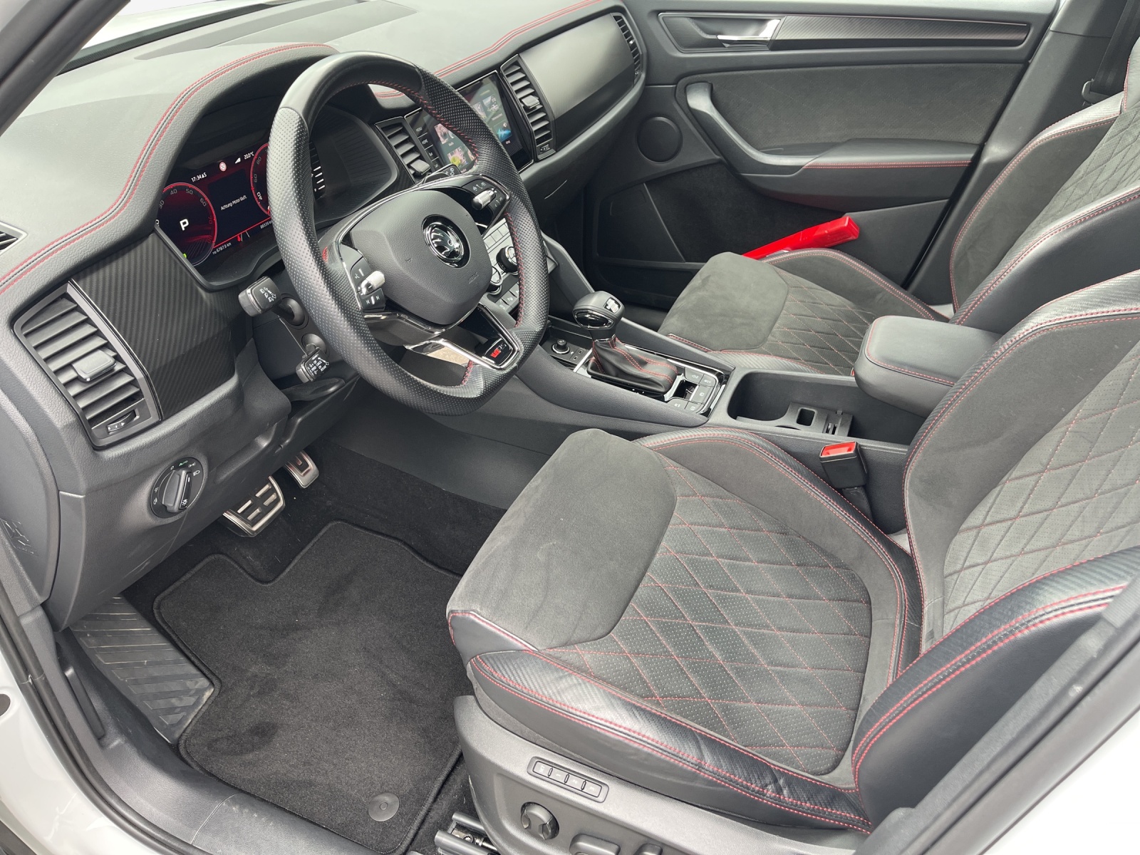 SKODA Kodiaq 2.0 TSI 4x4 RS-image-7